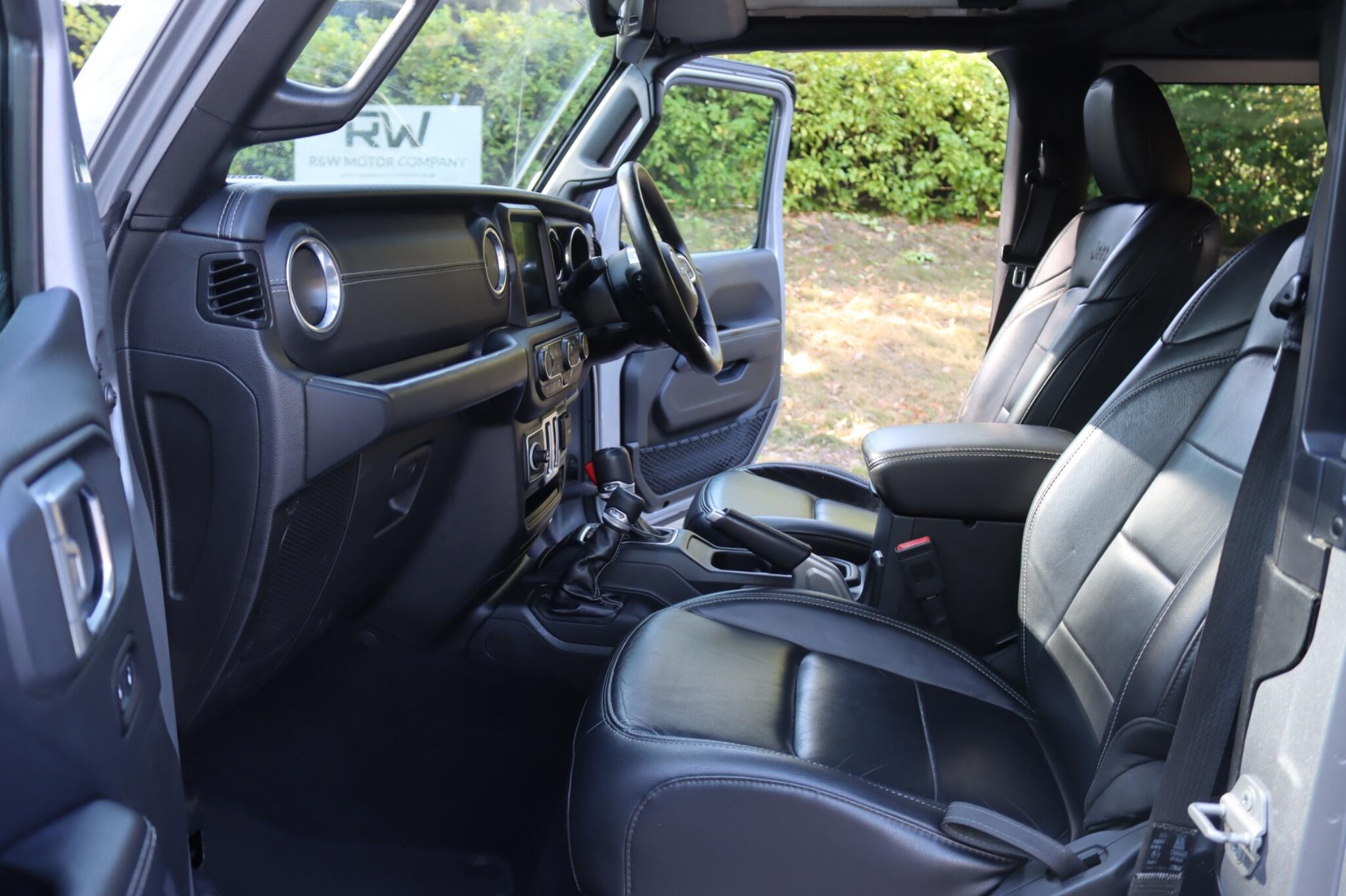 Jeep Wrangler view 31