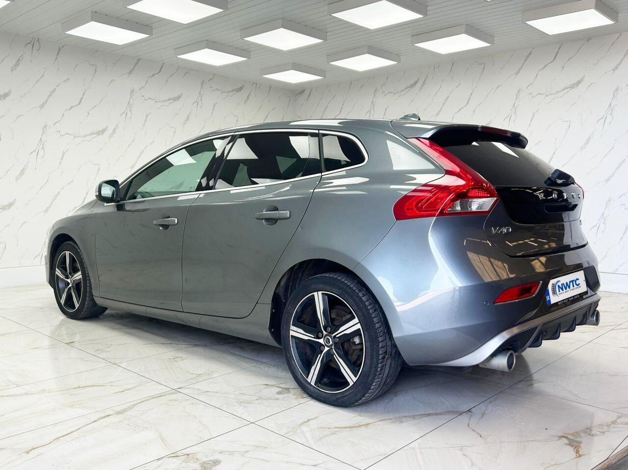 Volvo V40 view 10
