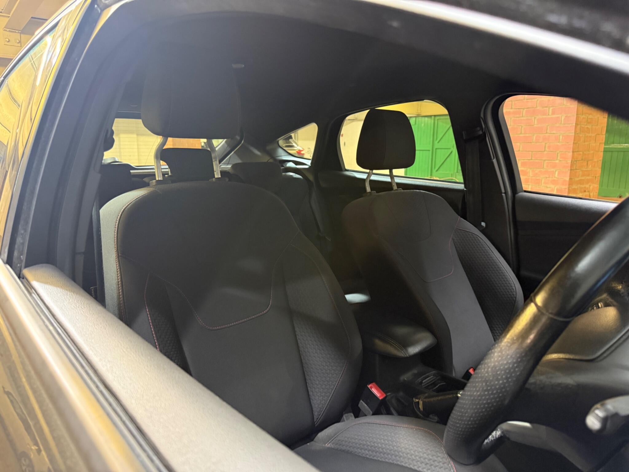 2018 Ford Focus 1.0T EcoBoost ST-Line Euro 6 (s/s) 5dr • 87,000 miles image 17