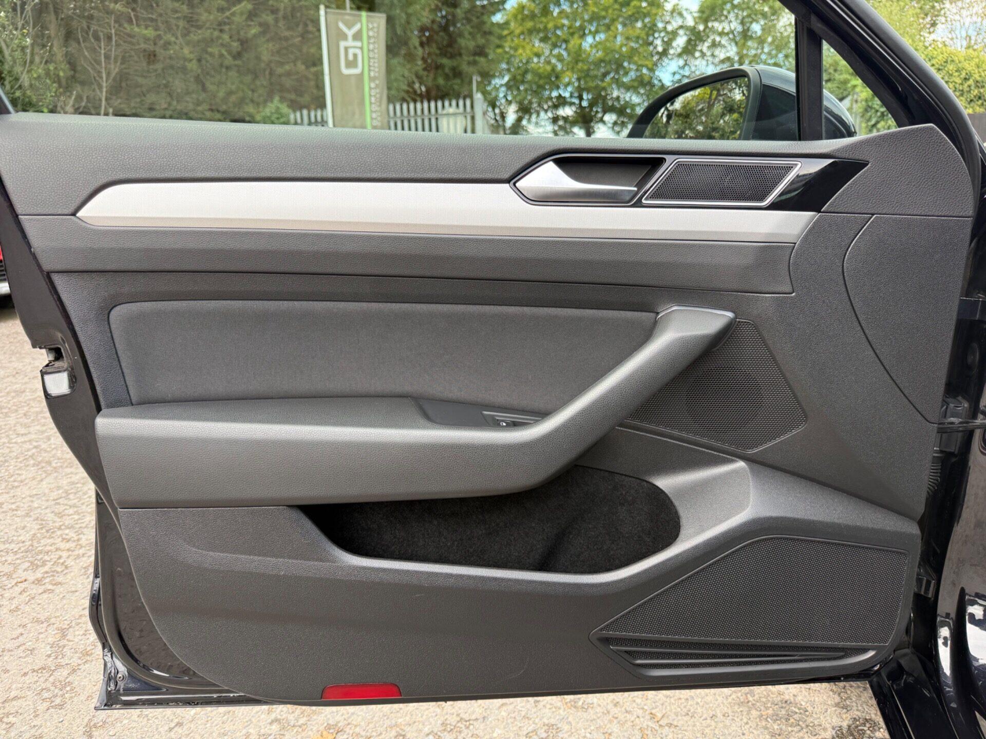 Volkswagen Passat view 27