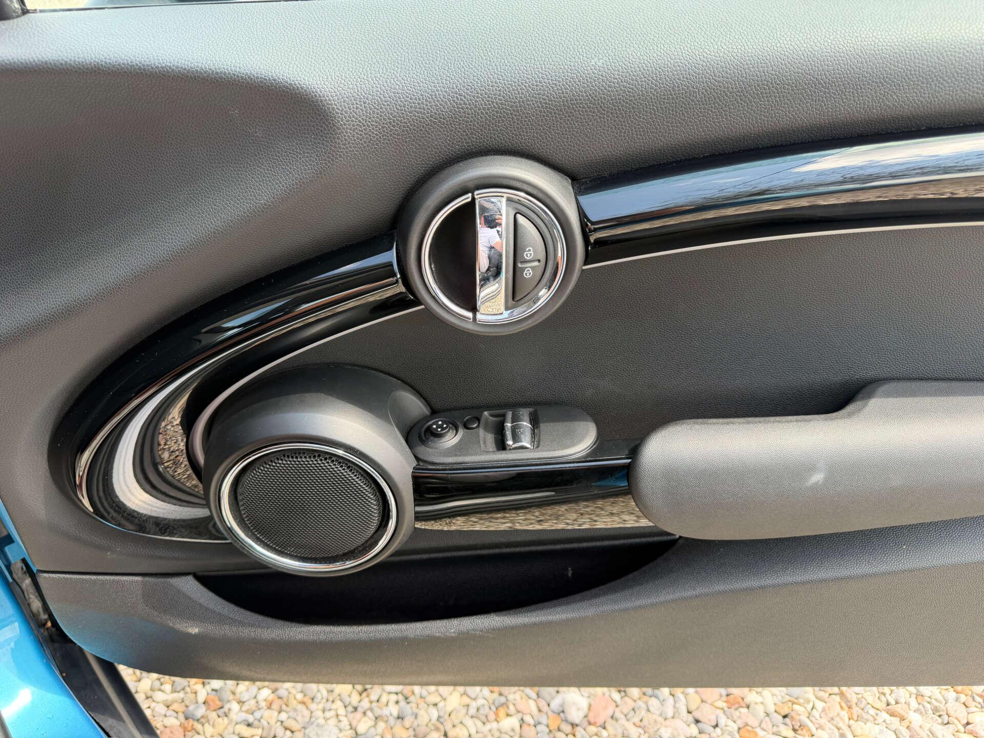Mini Hatch view 20