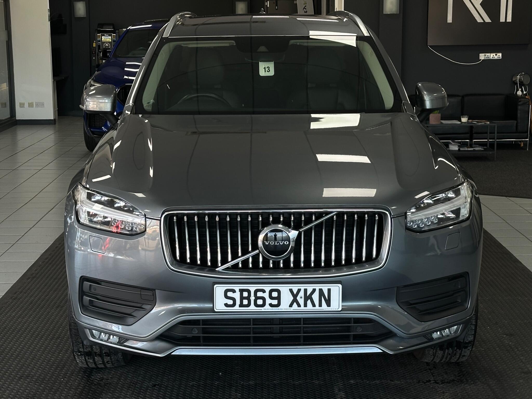 Volvo XC90 view 4