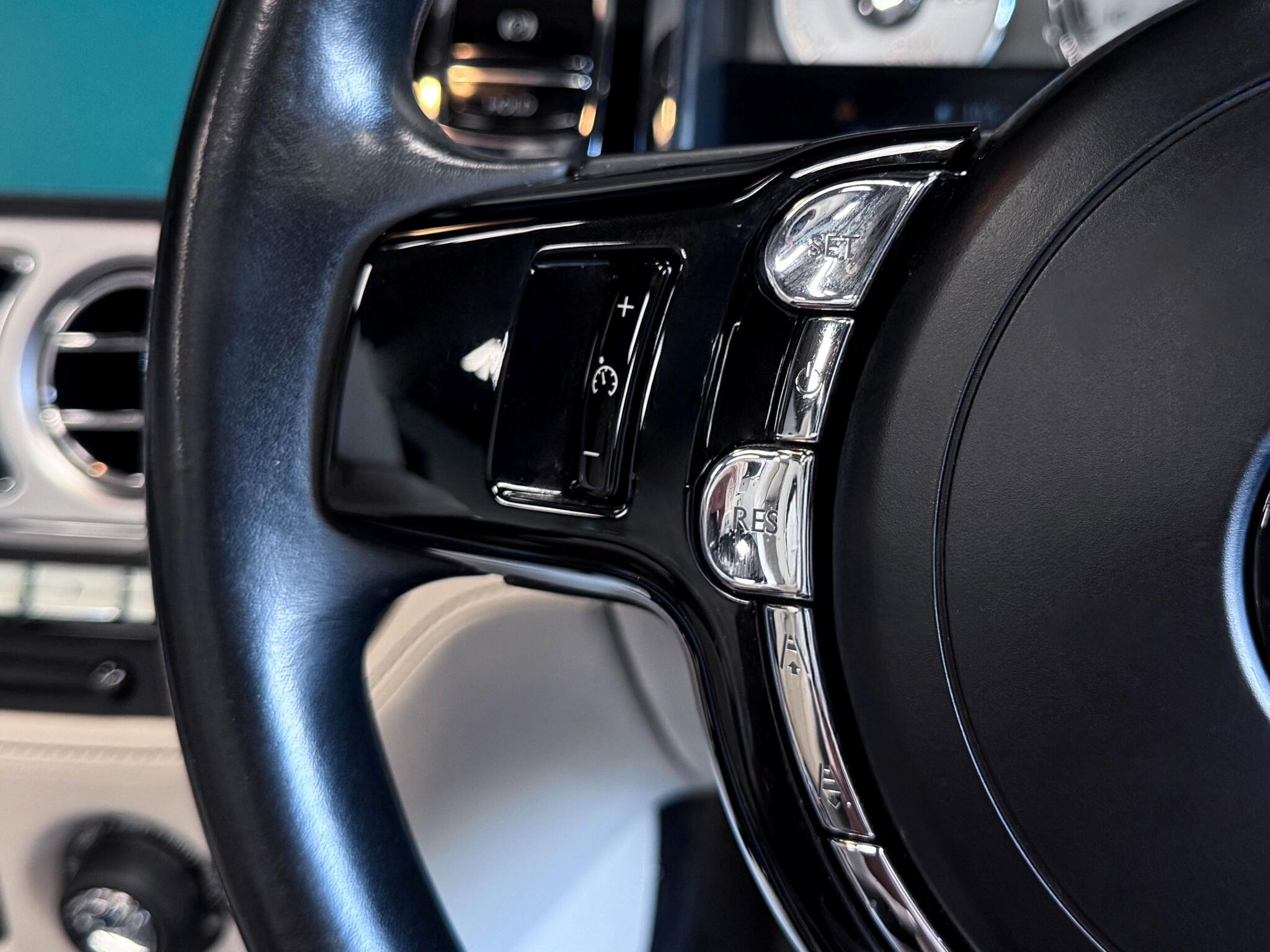 Rolls-Royce Dawn view 39
