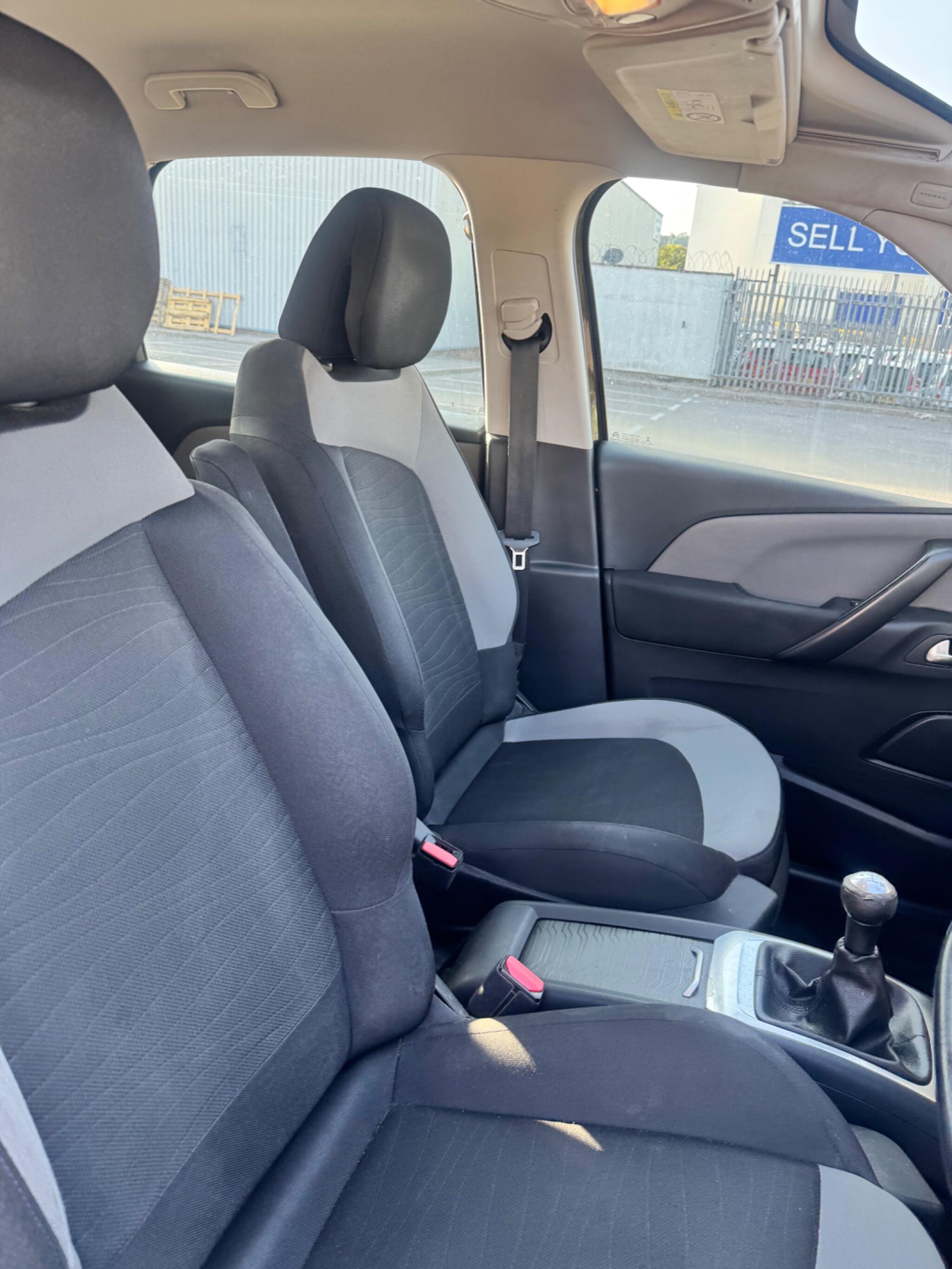 Citroen C4 Picasso view 28