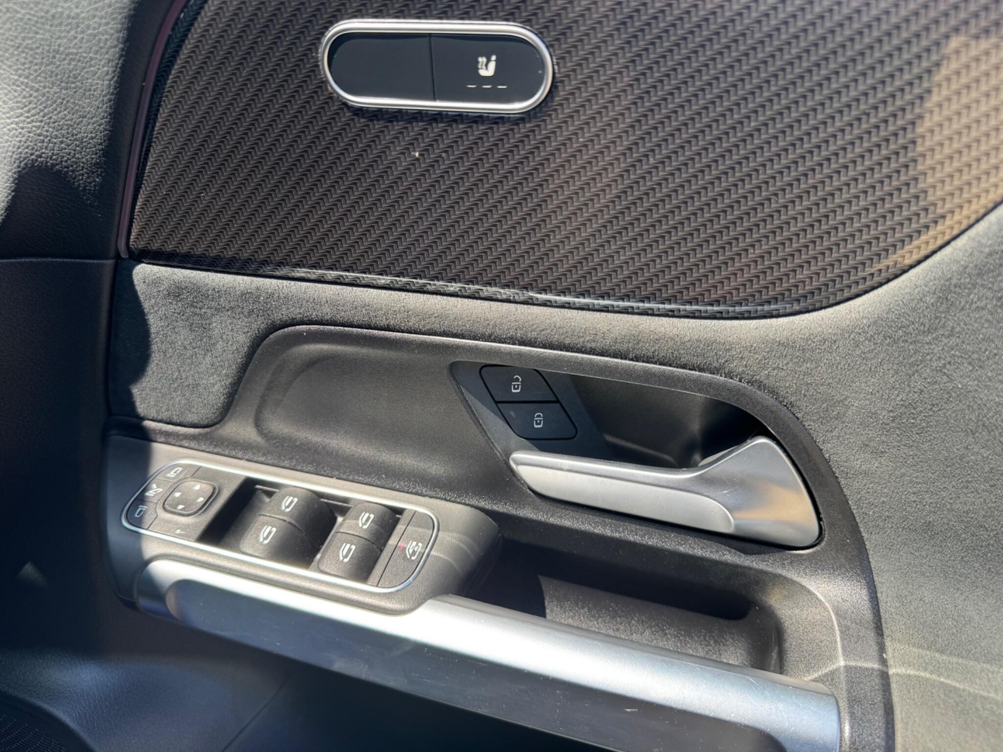 Mercedes-Benz GLB view 30