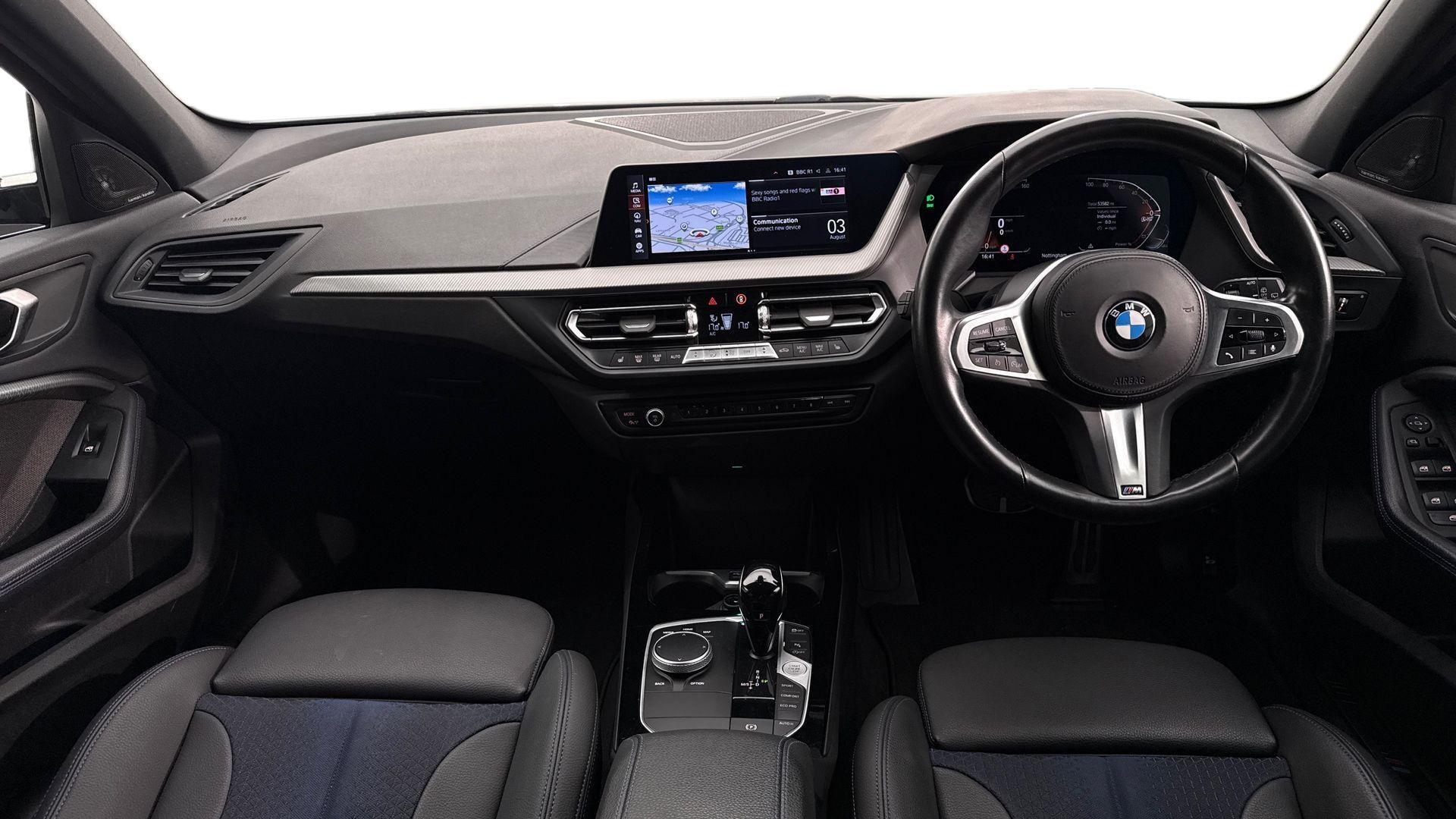 BMW 1 Series view 4