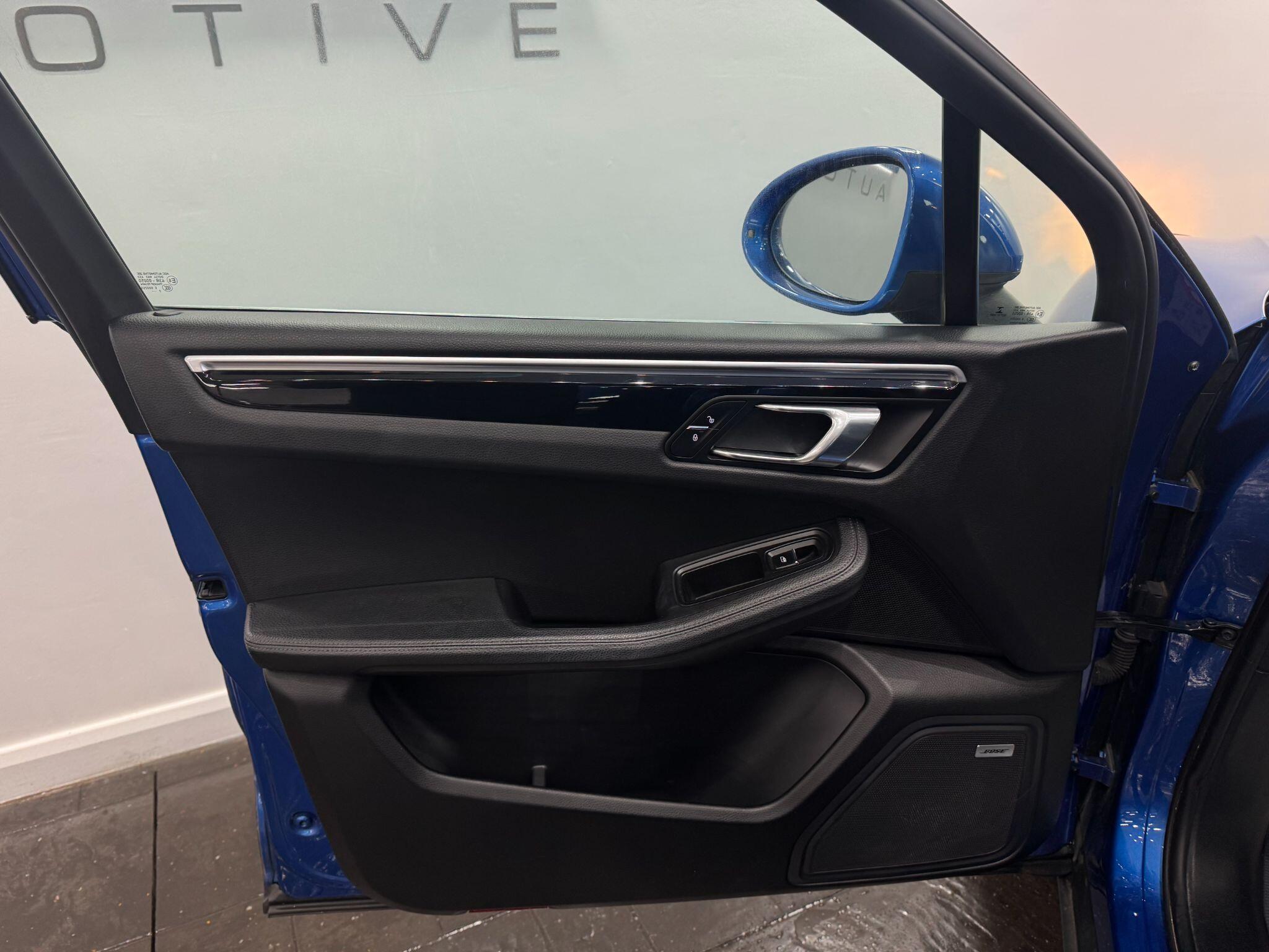 Porsche Macan view 47
