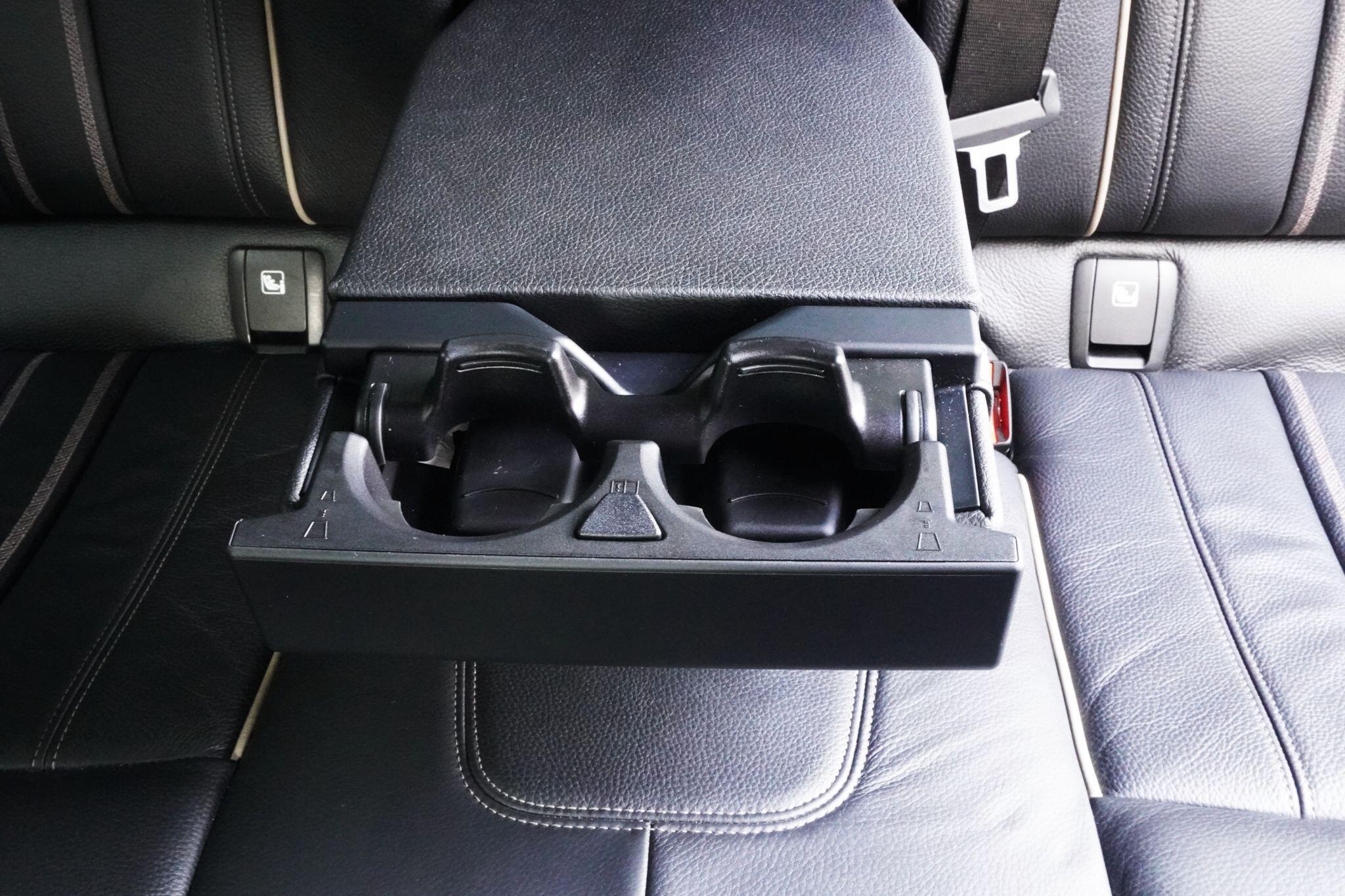 BMW 5 Series view 82
