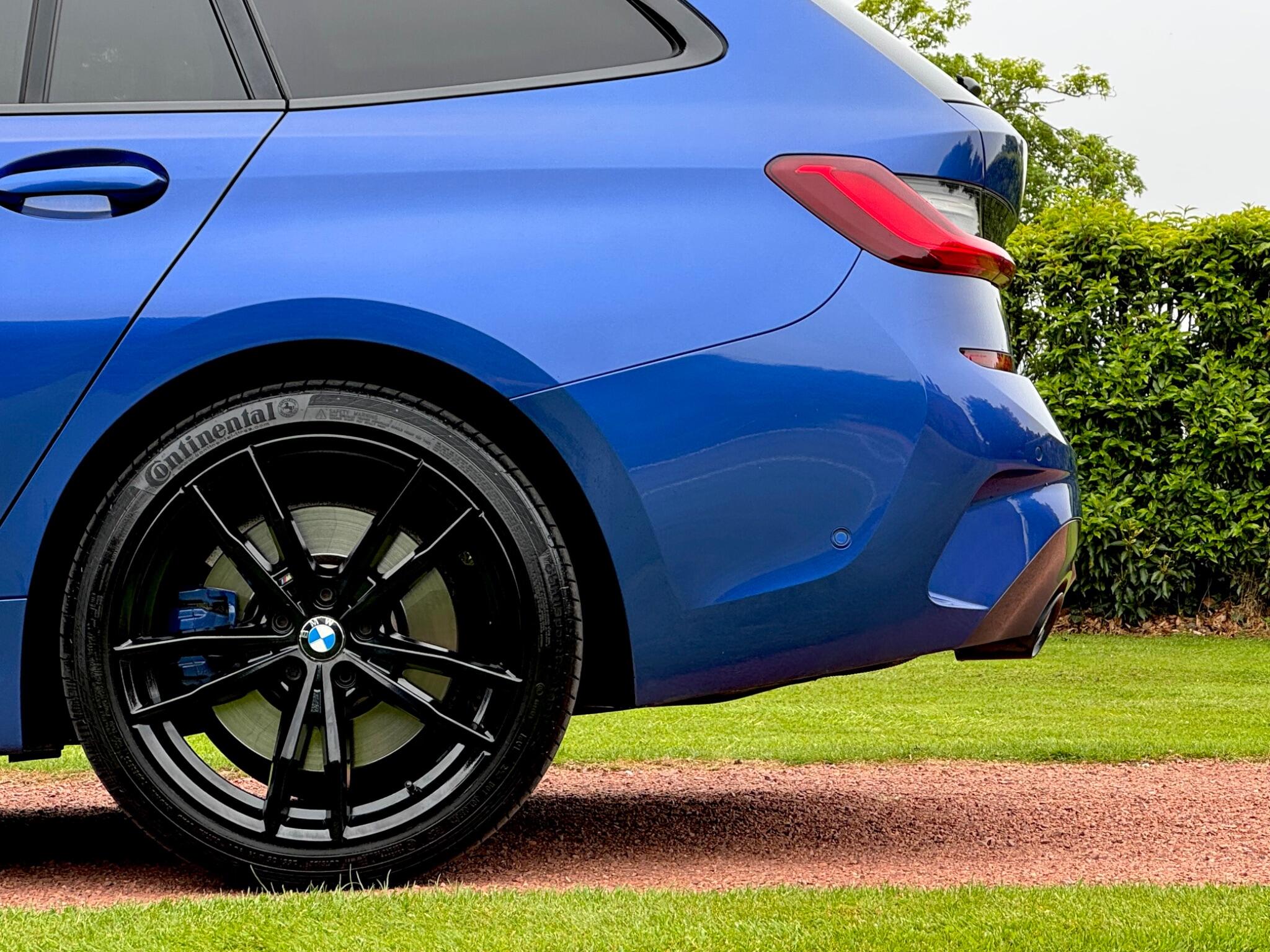 BMW 3 Series view 26