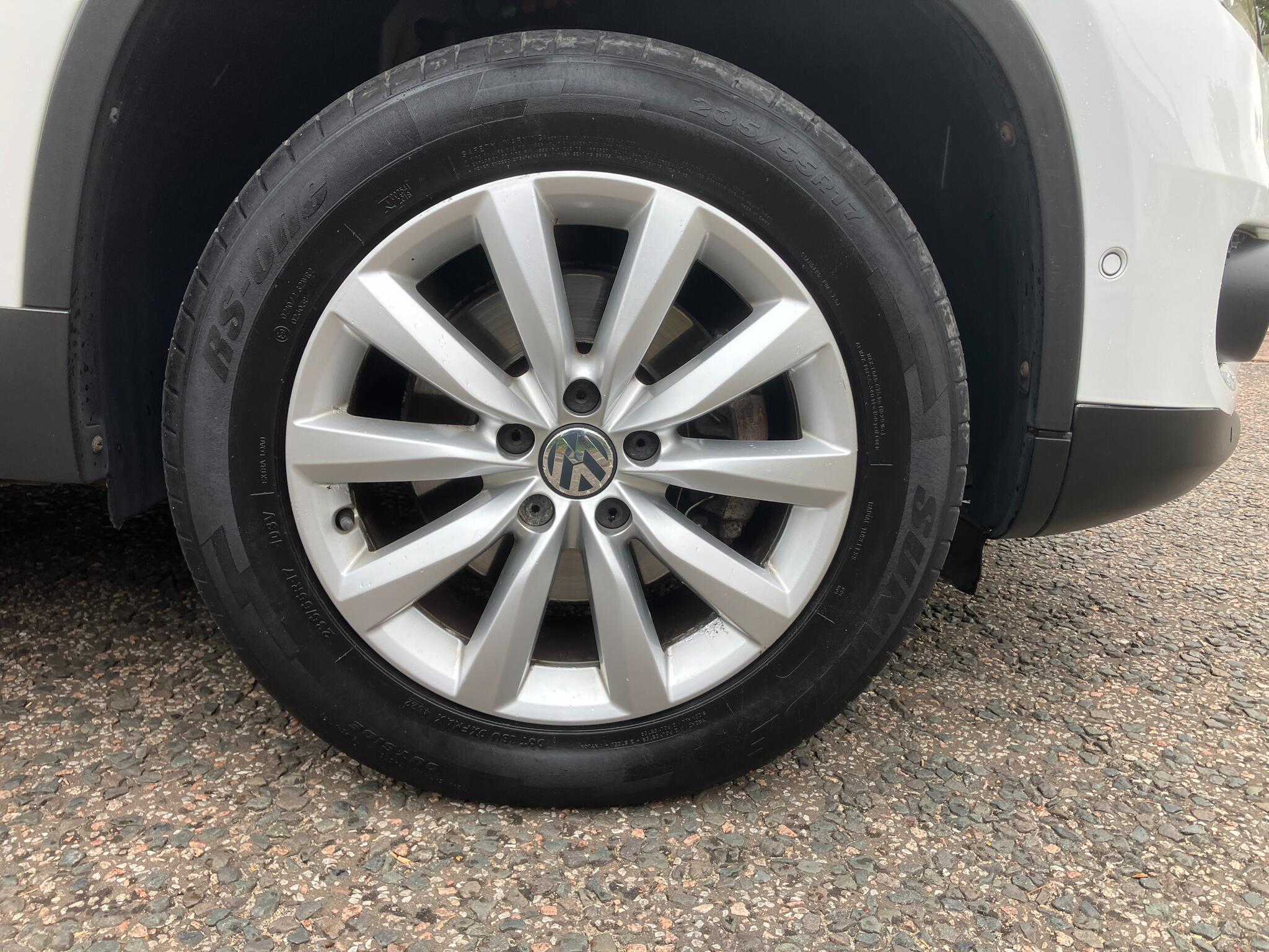 Volkswagen Tiguan view 18