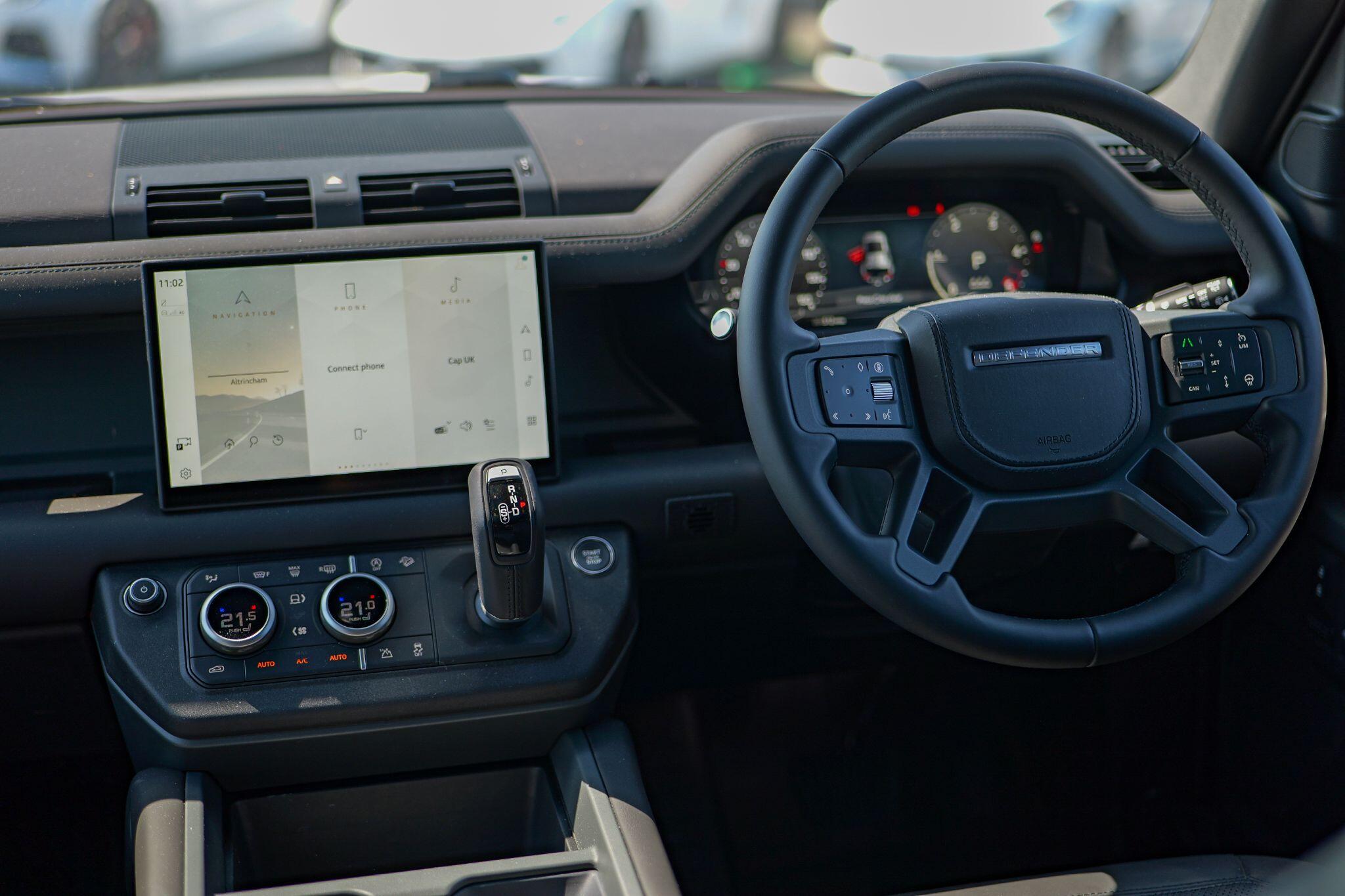 Land Rover Defender 110 view 16