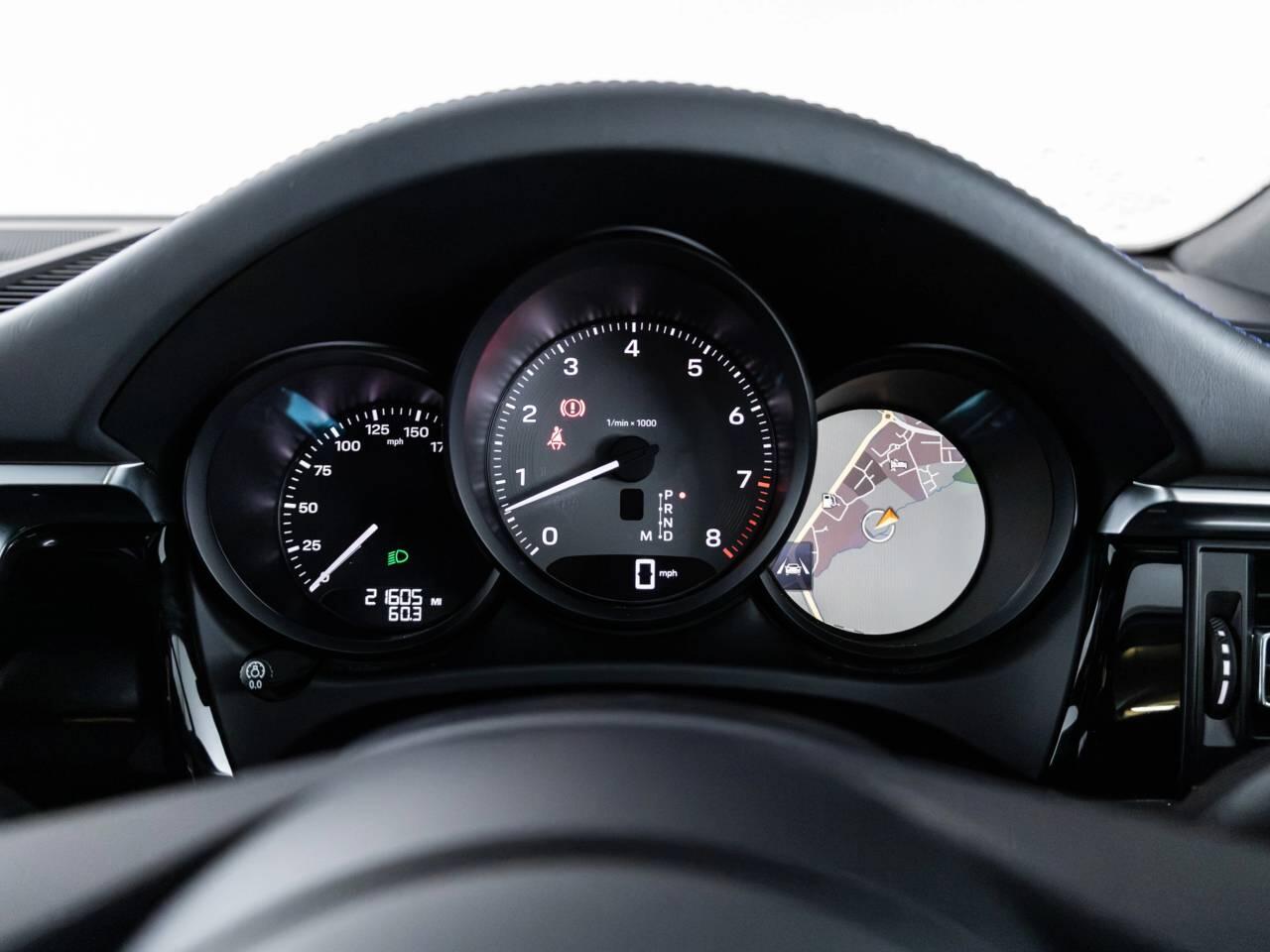 Porsche Macan view 31