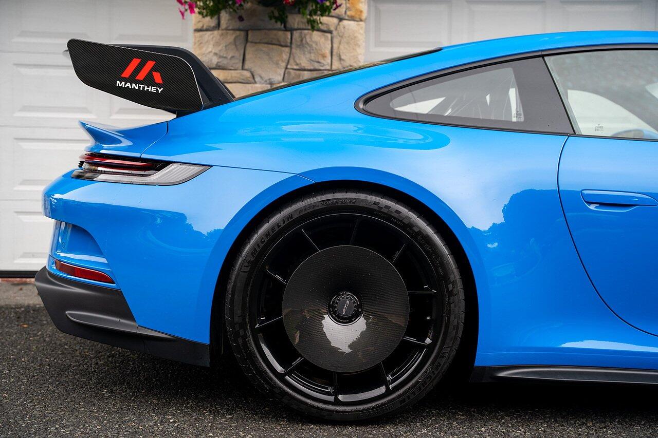 Porsche 911 view 4