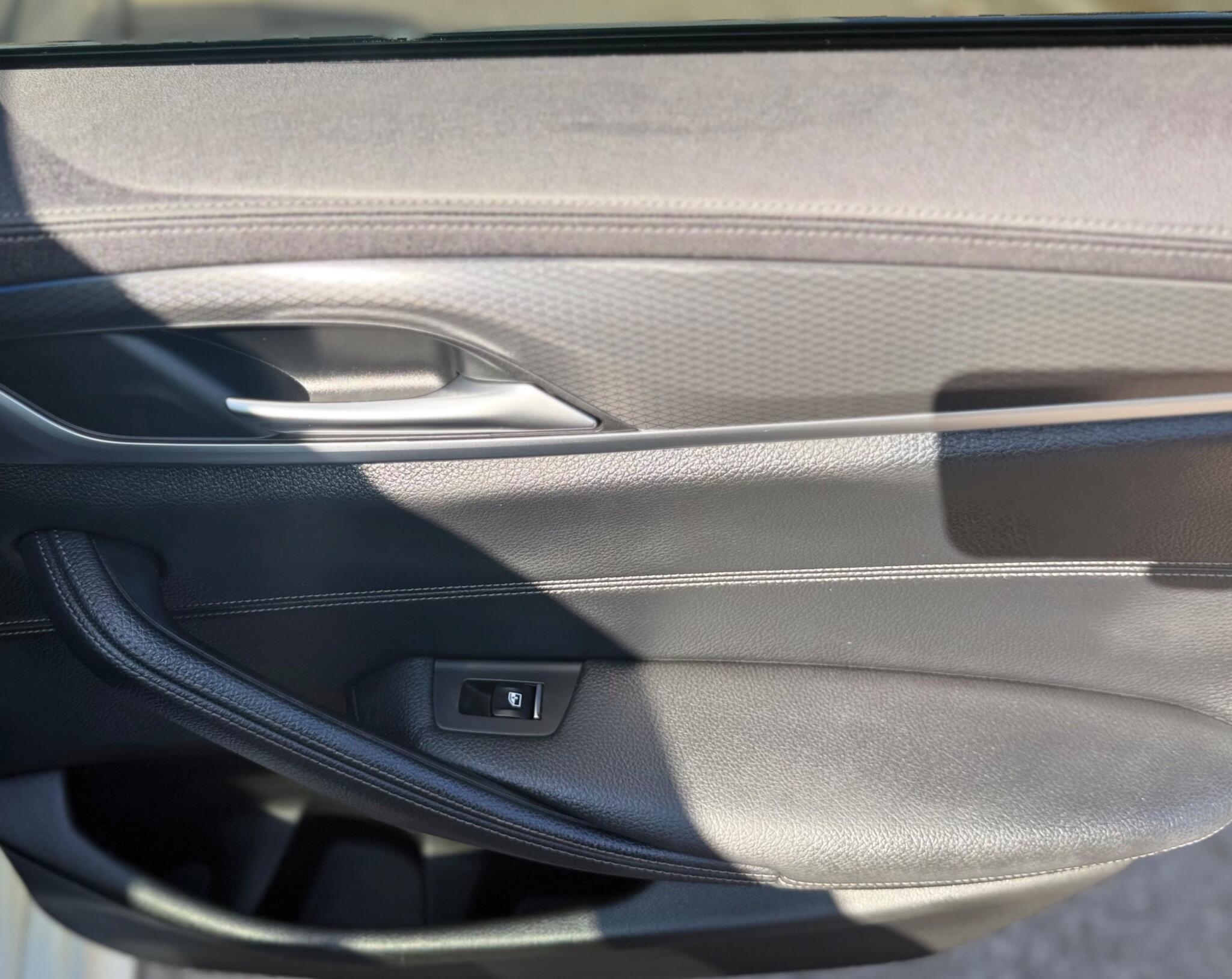 BMW 5 Series view 23