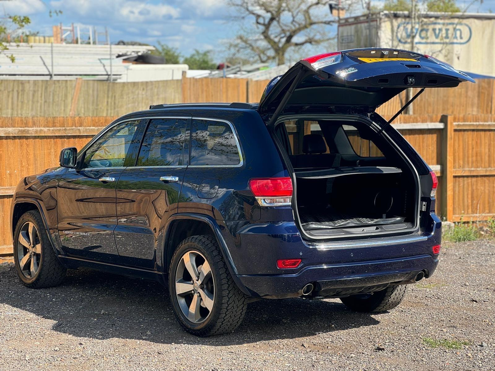 Jeep Grand Cherokee view 4