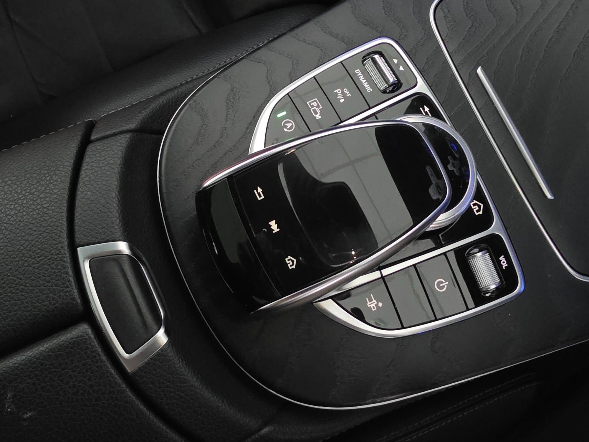 Mercedes-Benz E-Class view 32