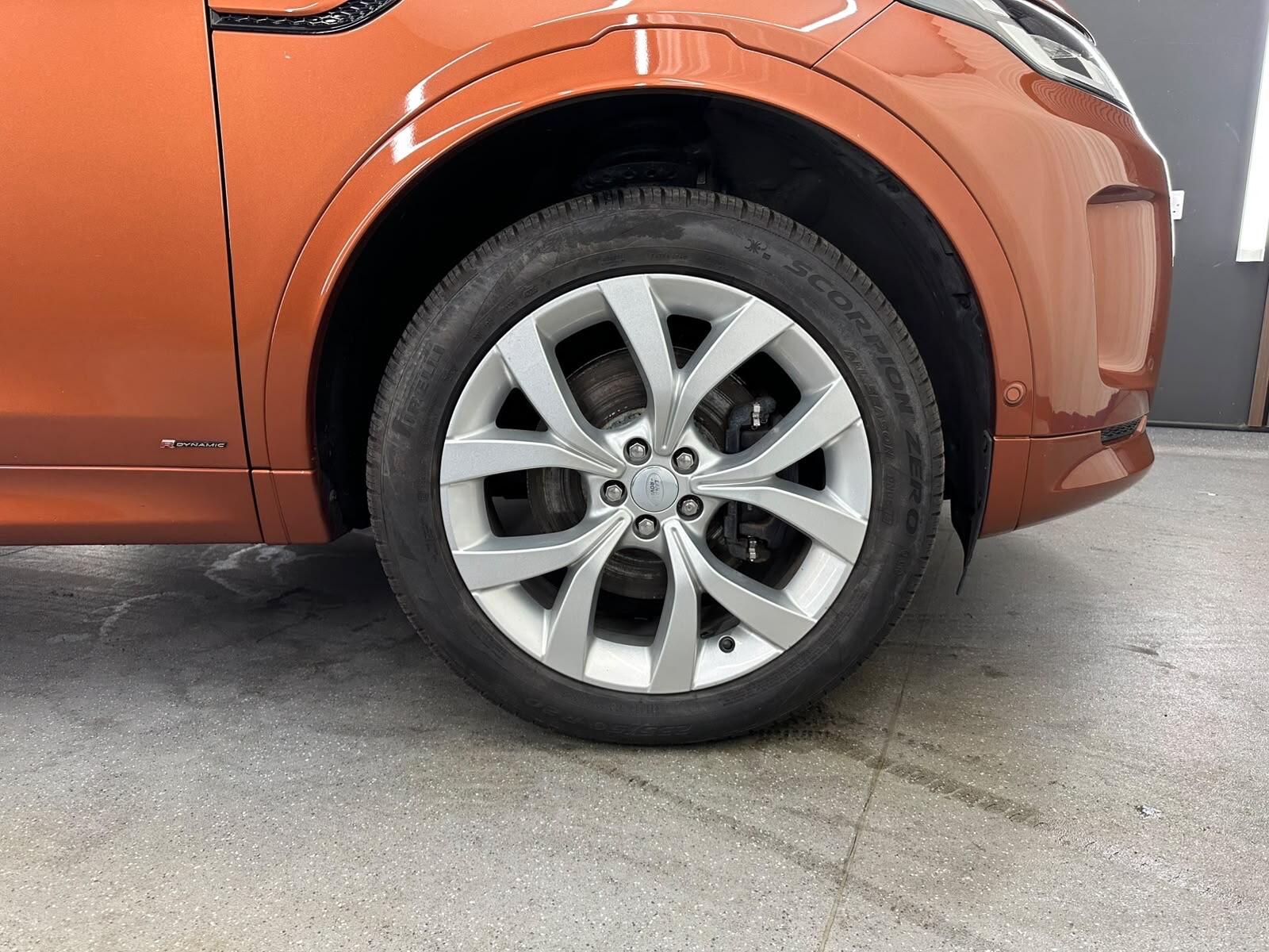 Land Rover Discovery Sport view 18