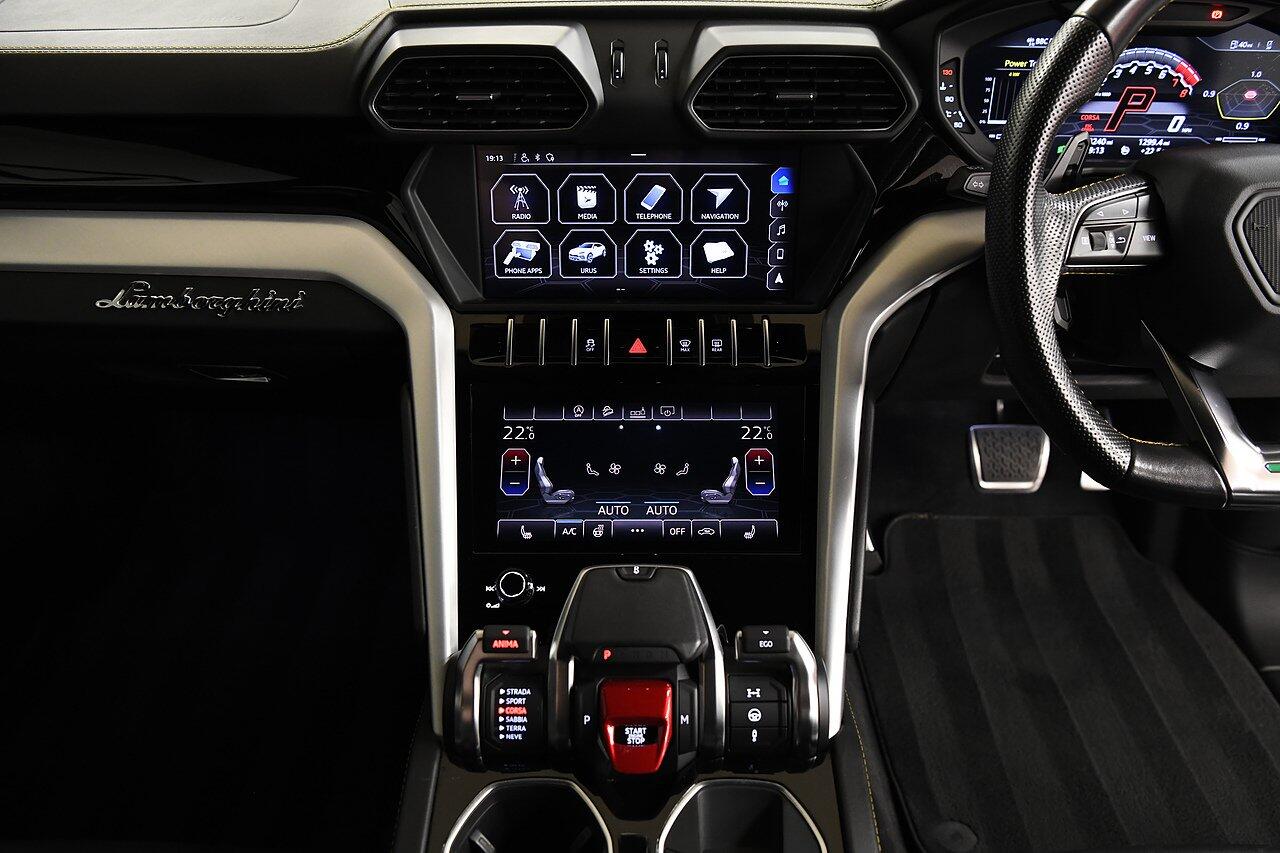 Lamborghini Urus view 14