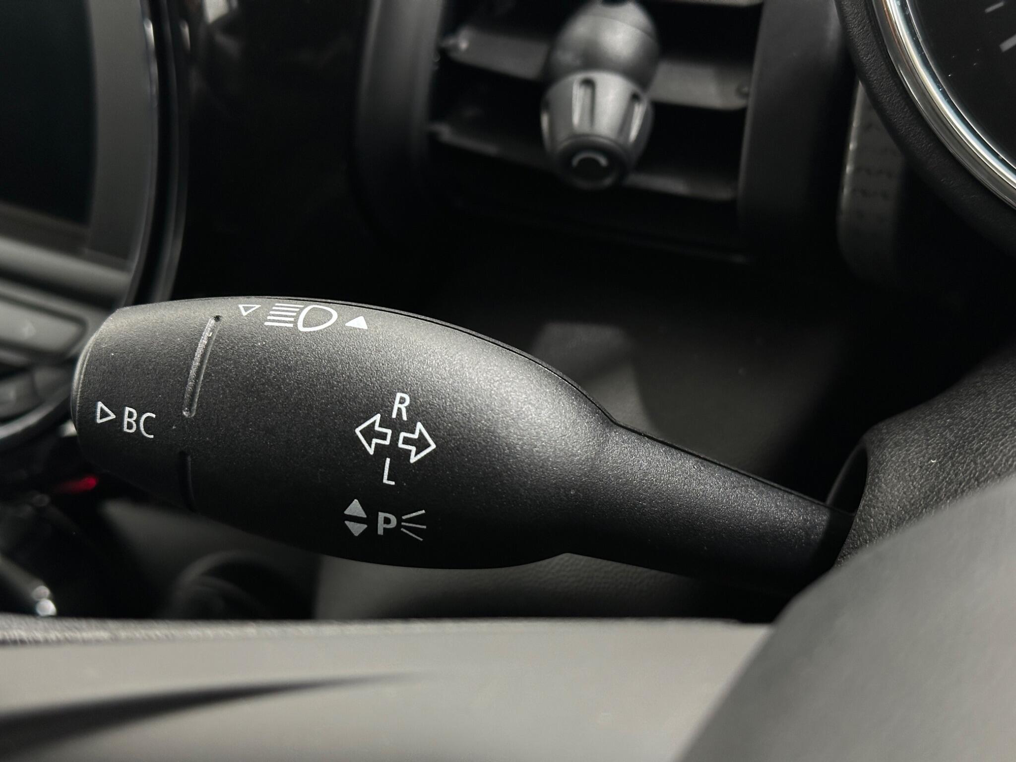 Mini Hatch view 13