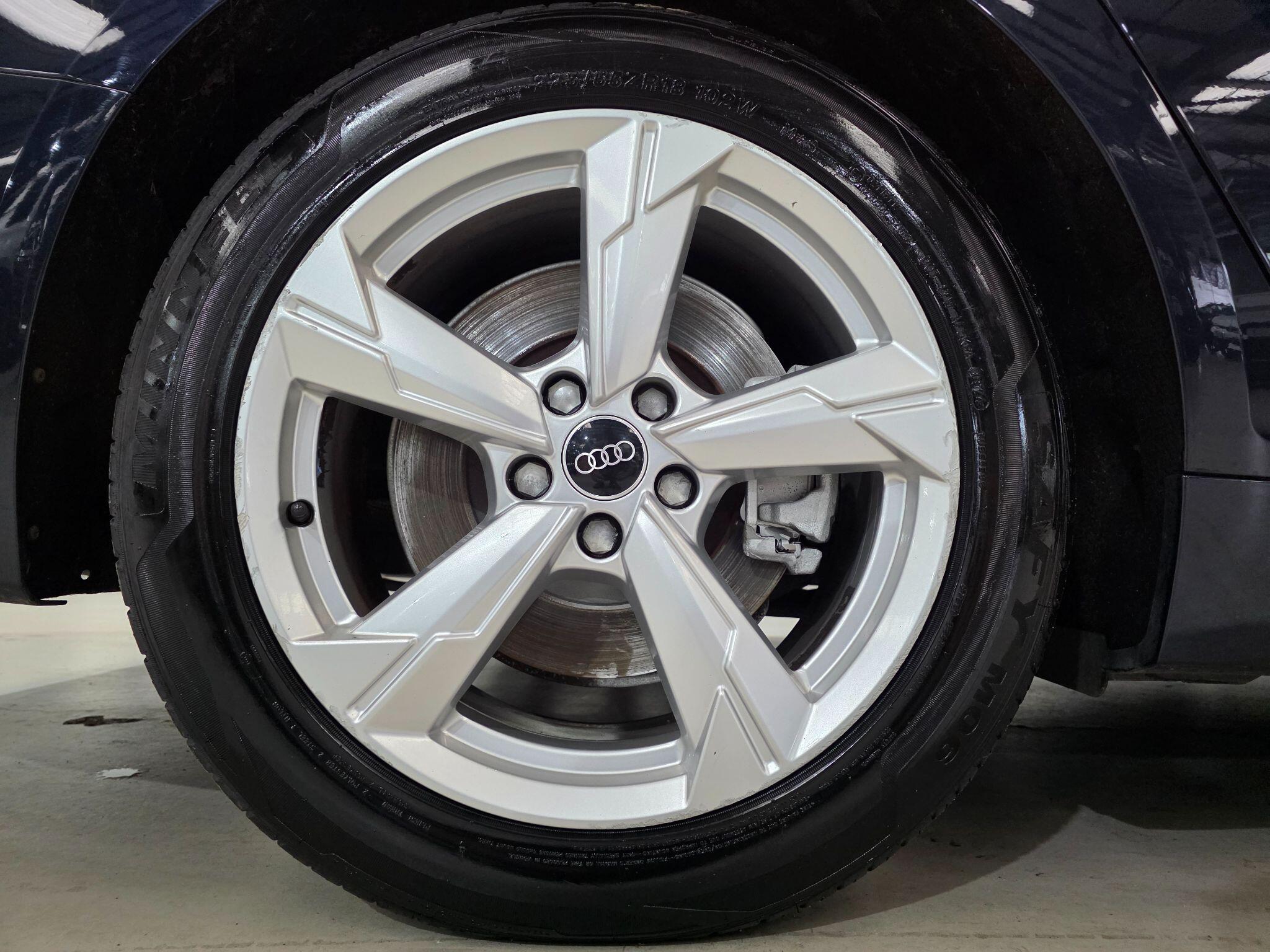 Audi A6 Saloon view 32