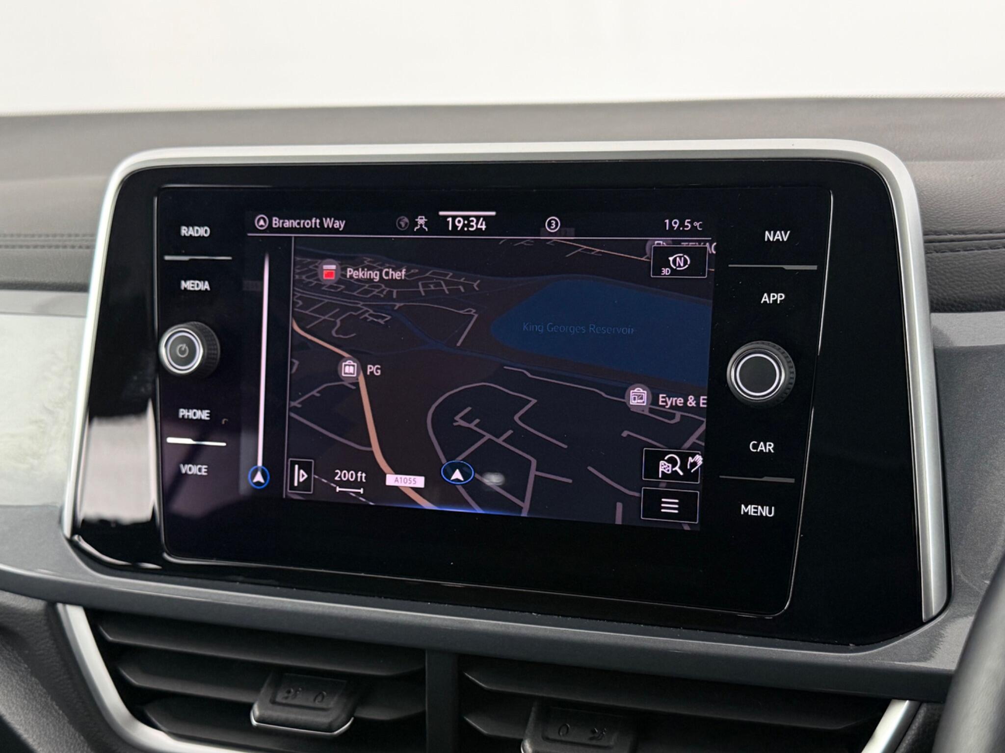 Volkswagen T-Roc view 26