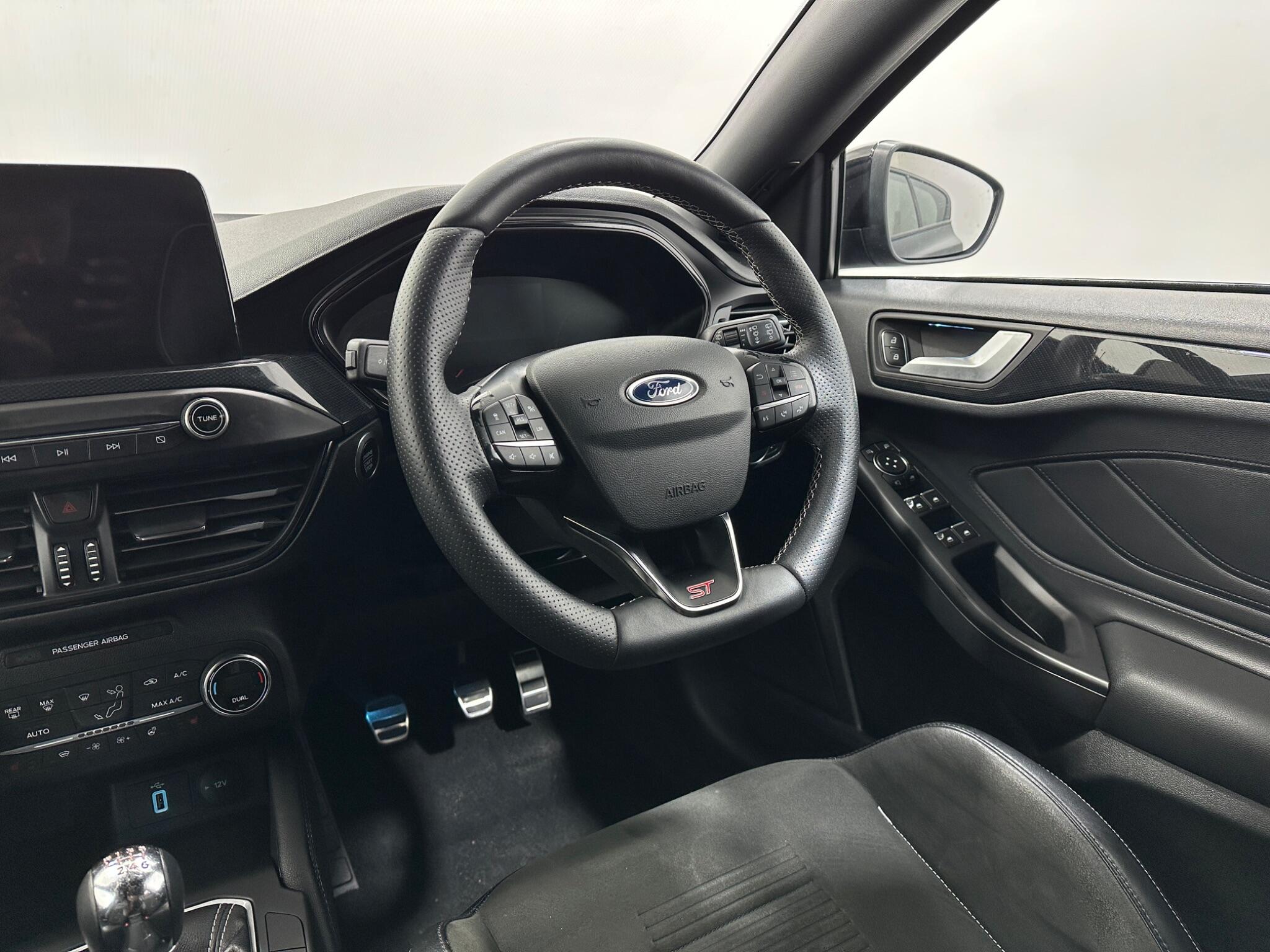 Ford Focus view 12