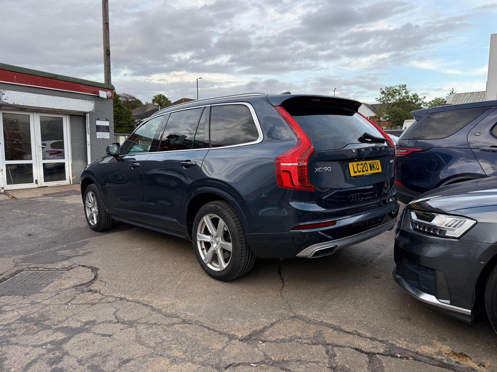 Volvo XC90 view 5