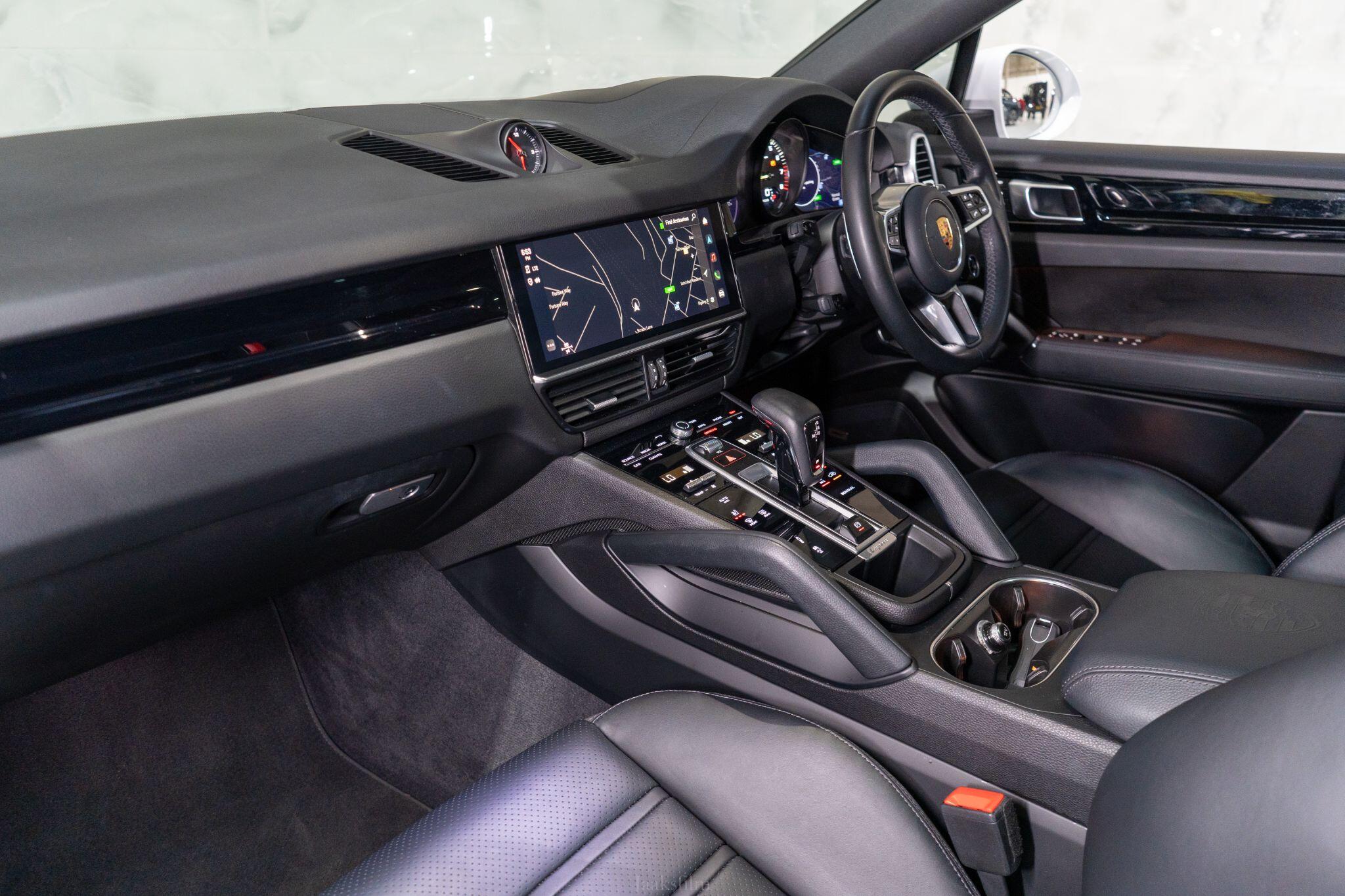 Porsche Cayenne view 14
