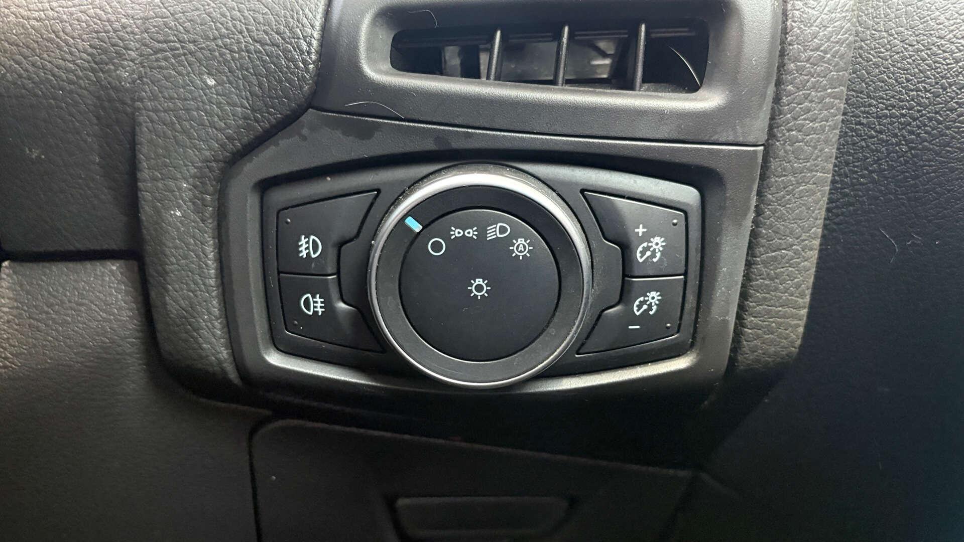 Ford Focus view 21