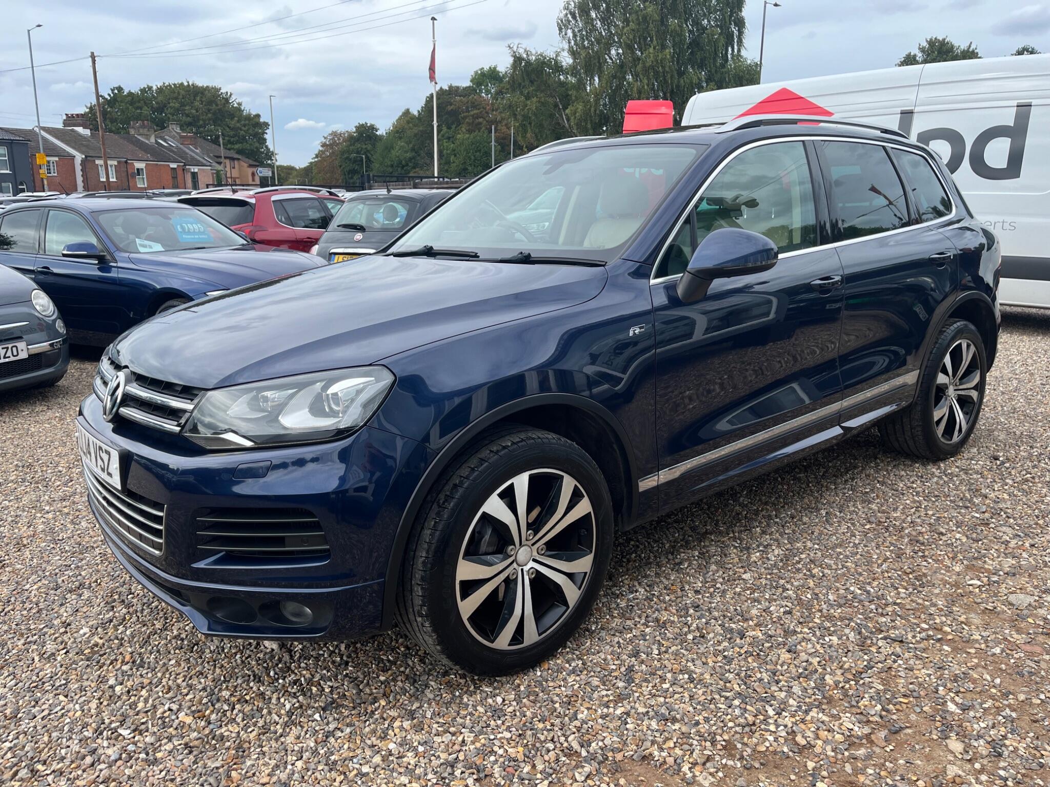 Volkswagen Touareg view 9