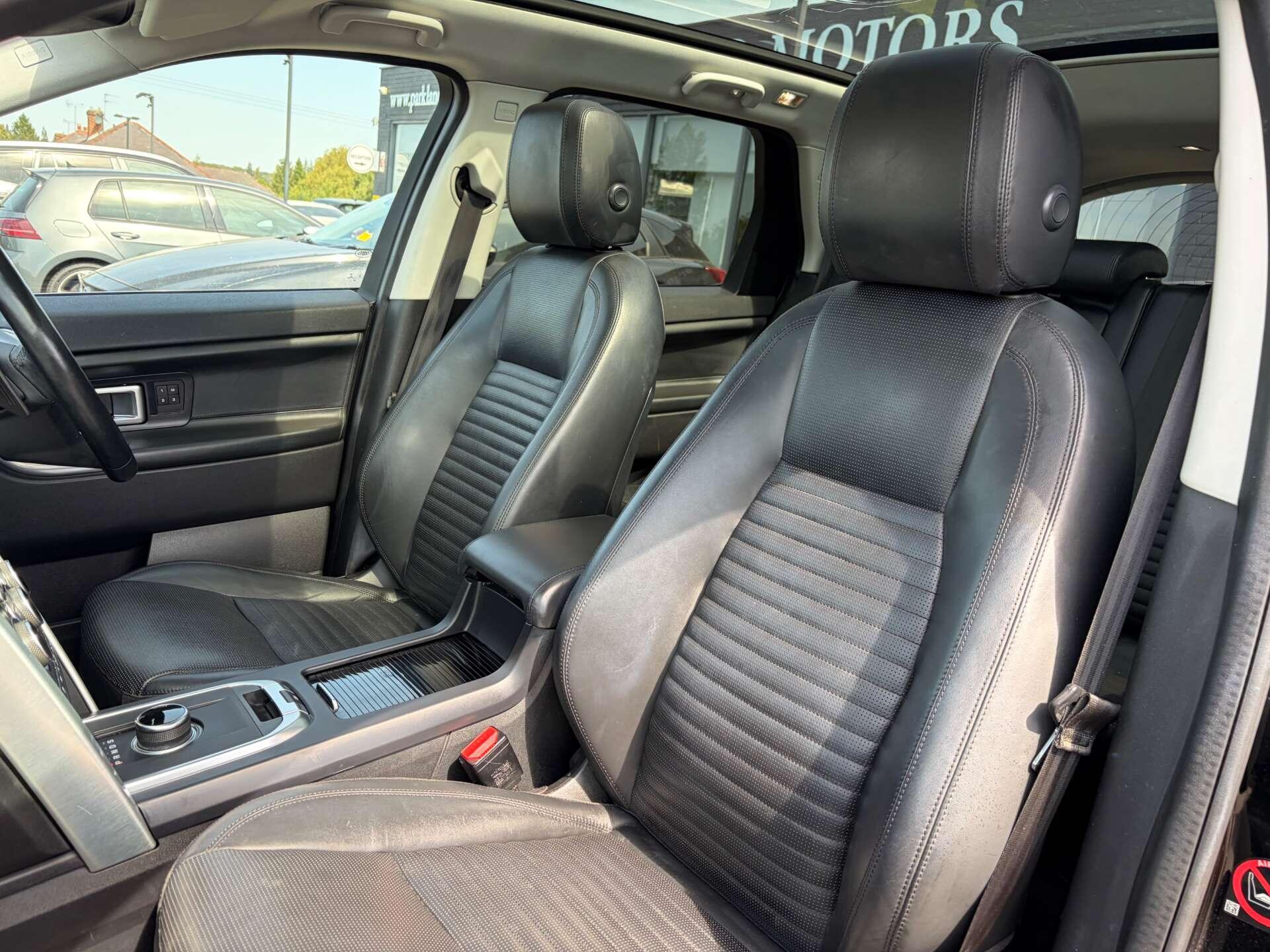 Land Rover Discovery Sport view 17