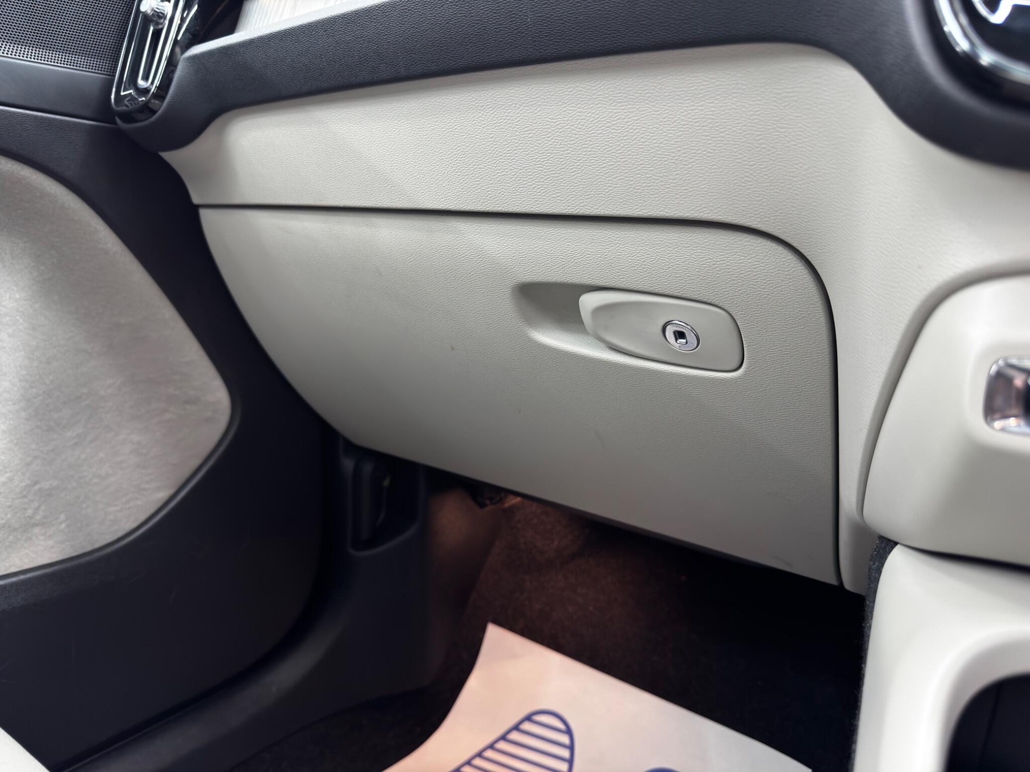 Volvo XC40 view 35