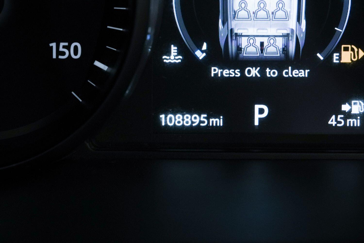 Land Rover Discovery Sport view 23