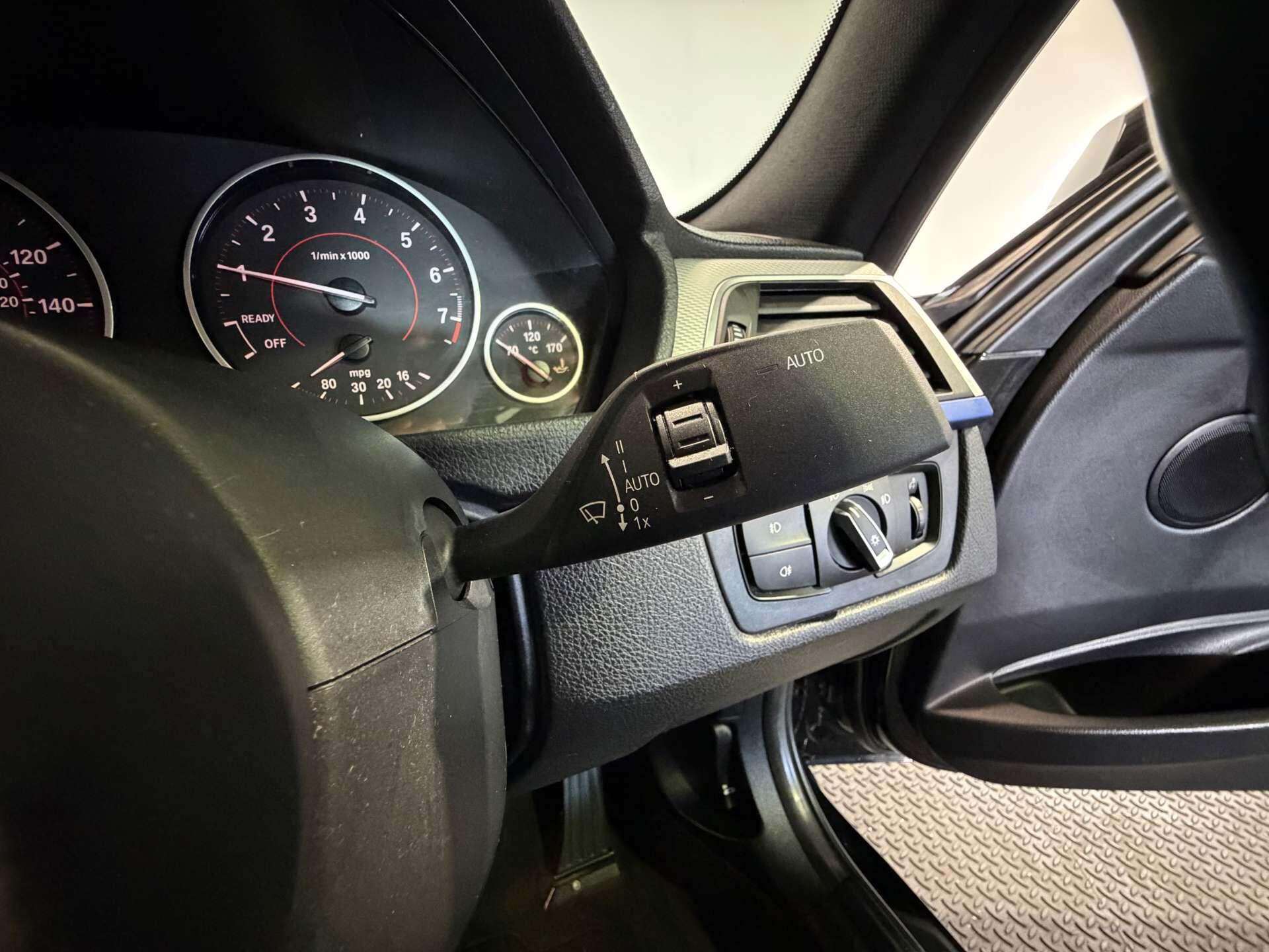 BMW 3 Series view 26