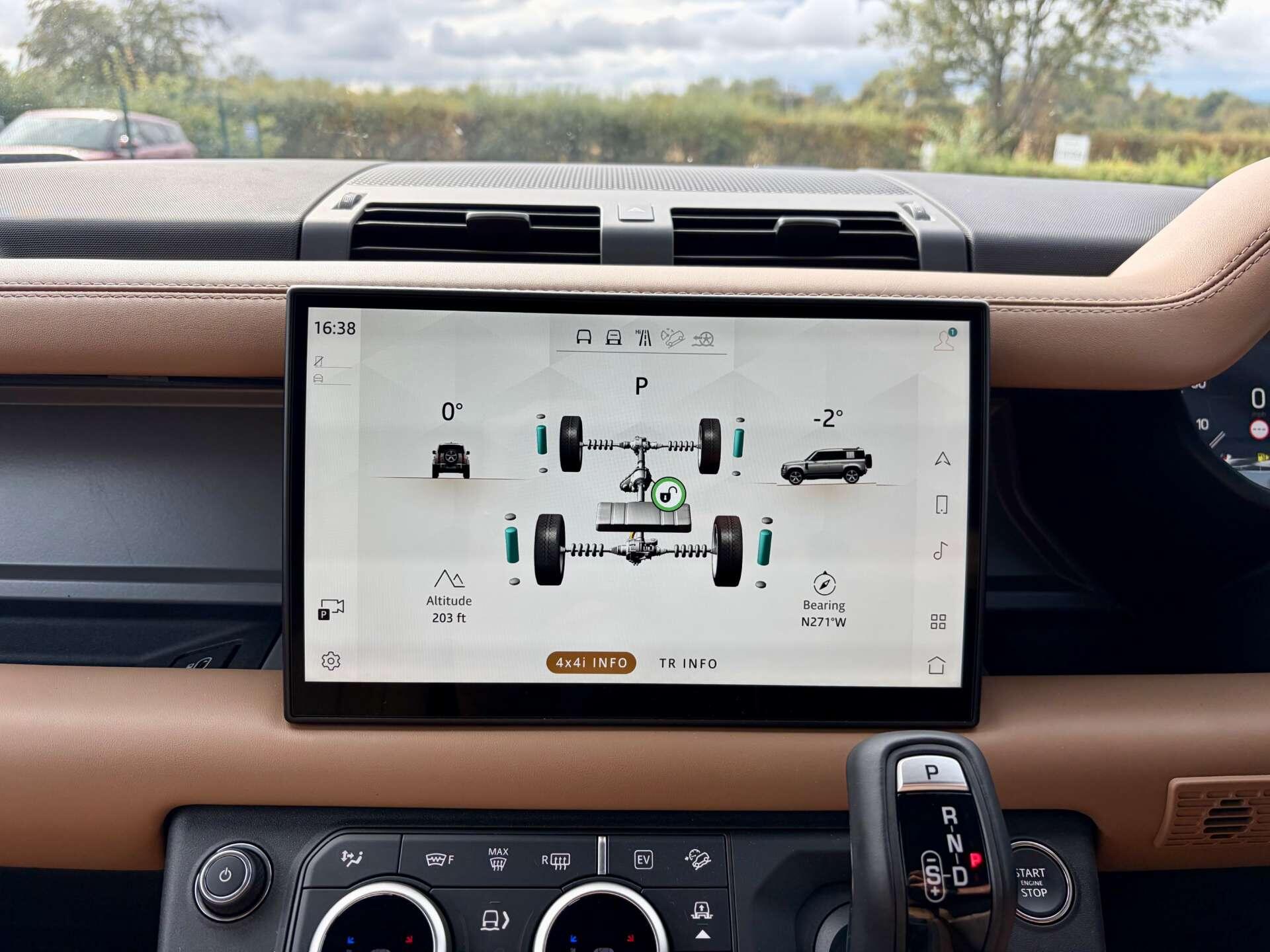 Land Rover Defender 110 view 50