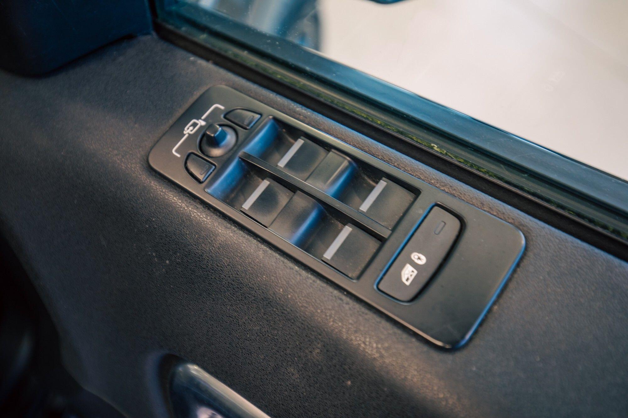 Land Rover Discovery Sport view 11