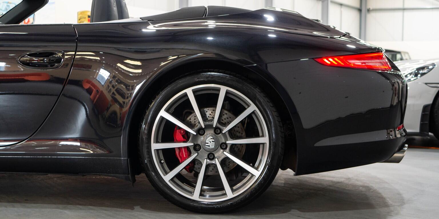 Porsche 911 view 8