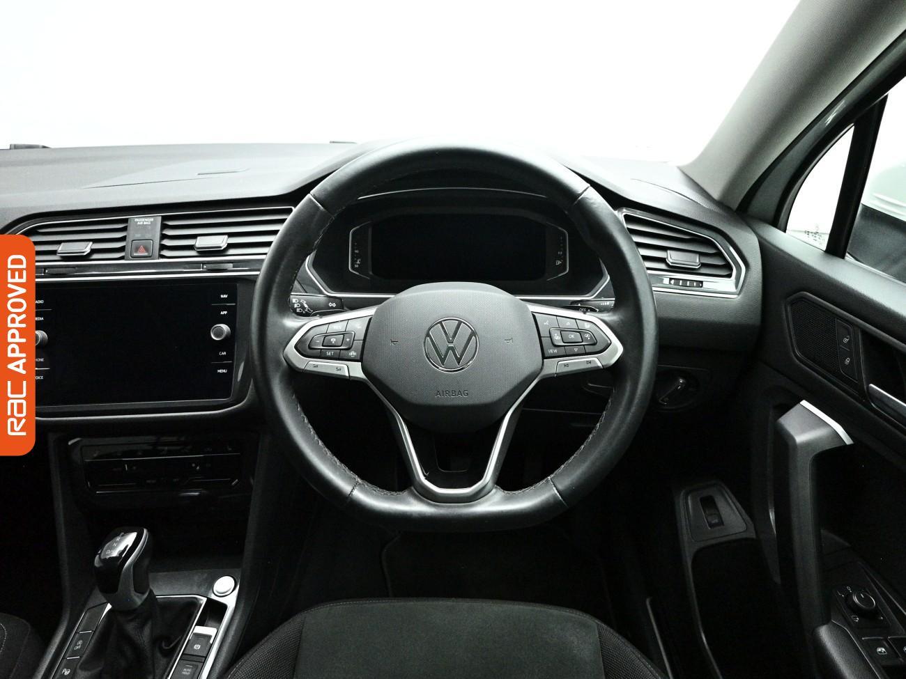 Volkswagen Tiguan Allspace view 9