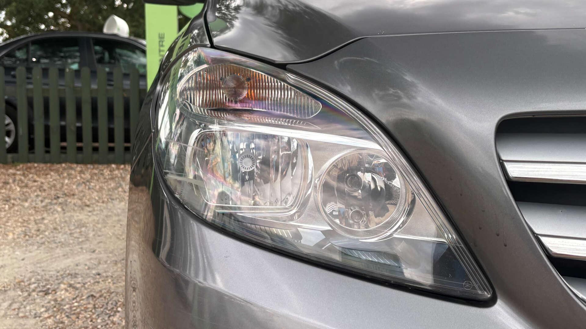 Mercedes-Benz B-Class view 33
