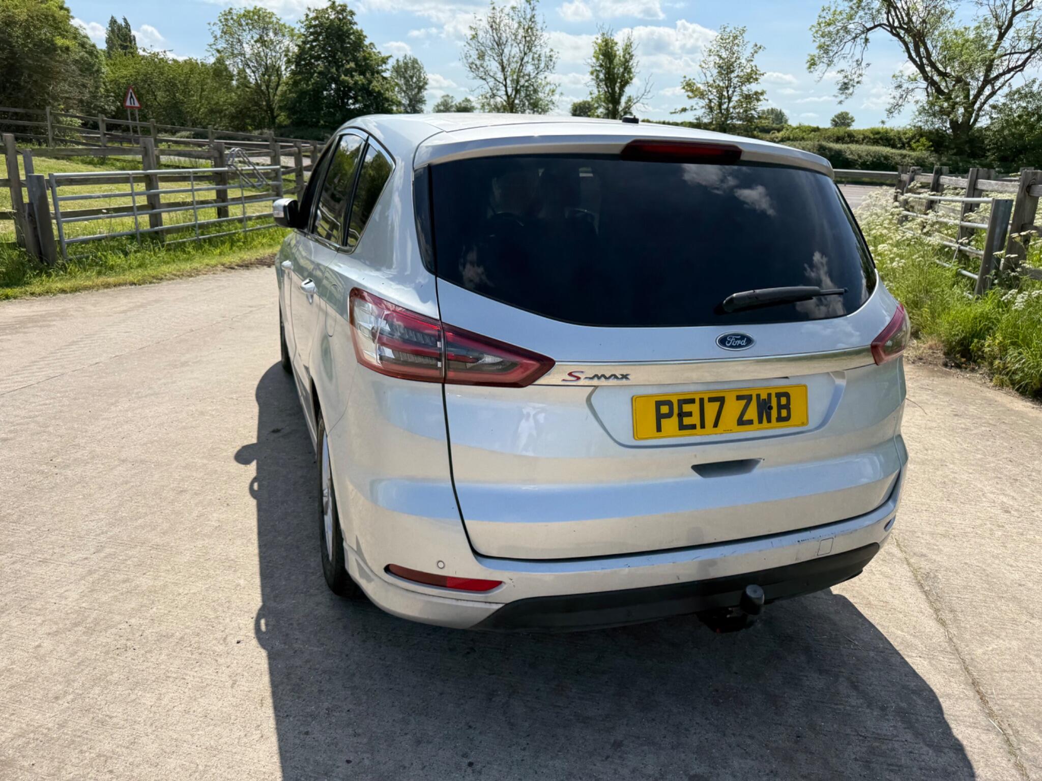 Ford S-Max 2.0 TDCi Titanium Euro 6 (s/s) 5dr — photo 15 of 102