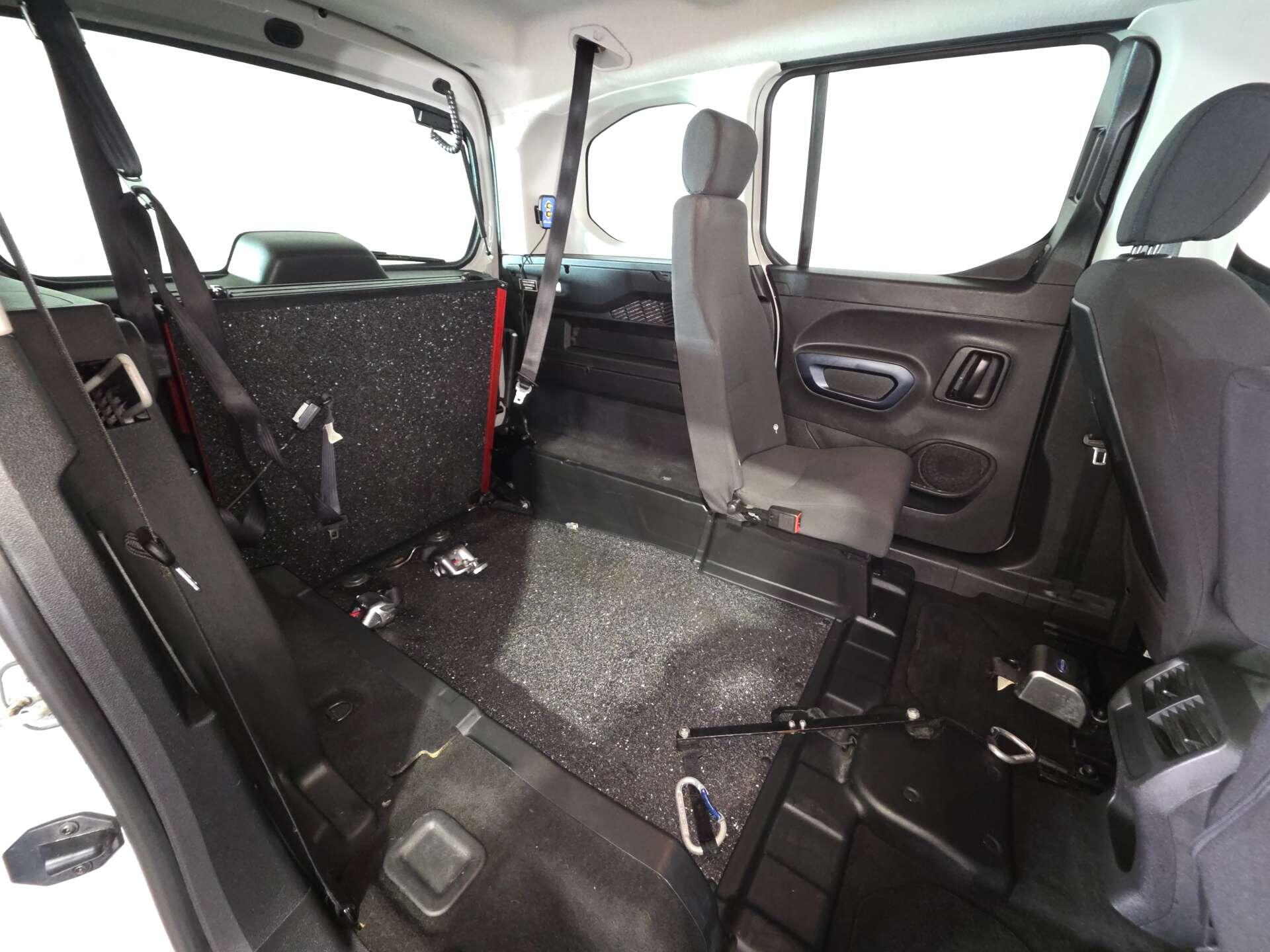 Peugeot Rifter view 37