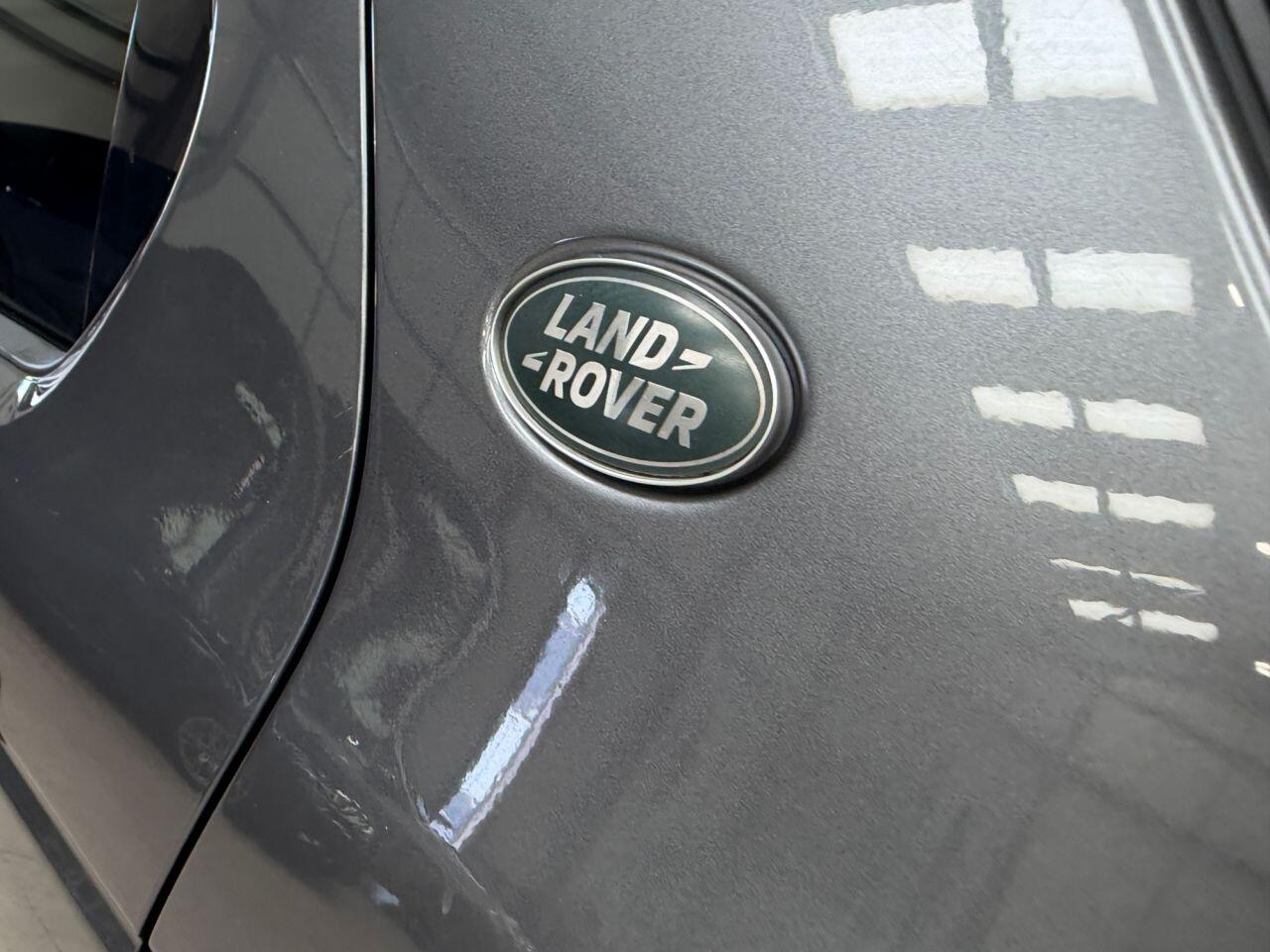 Land Rover Discovery Sport view 13