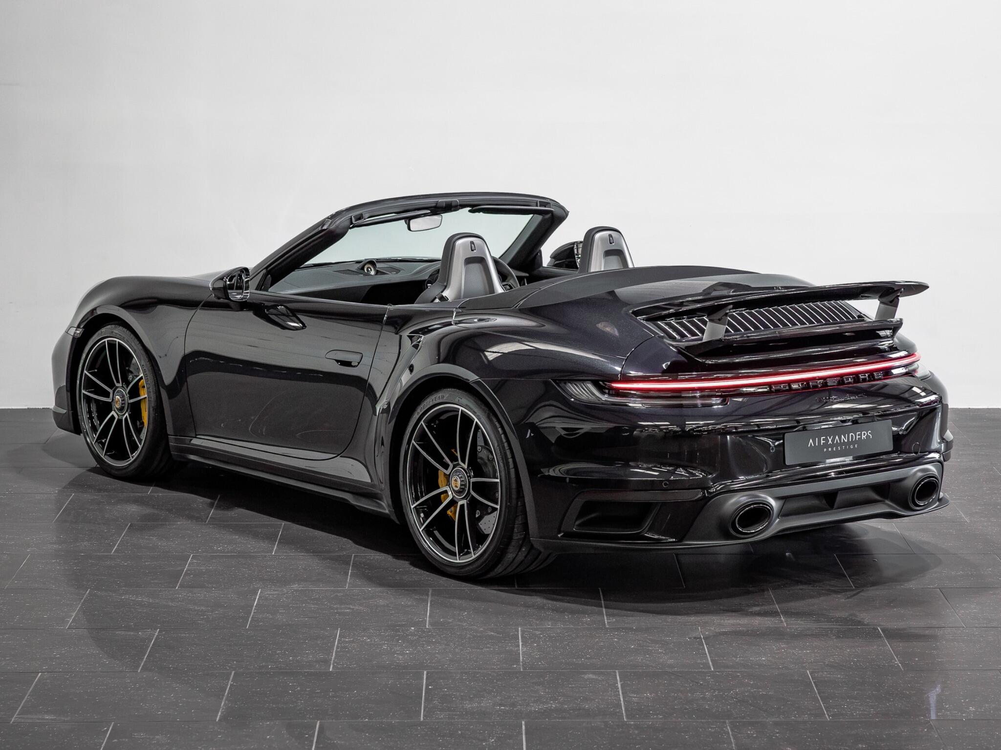 Porsche 911 view 5