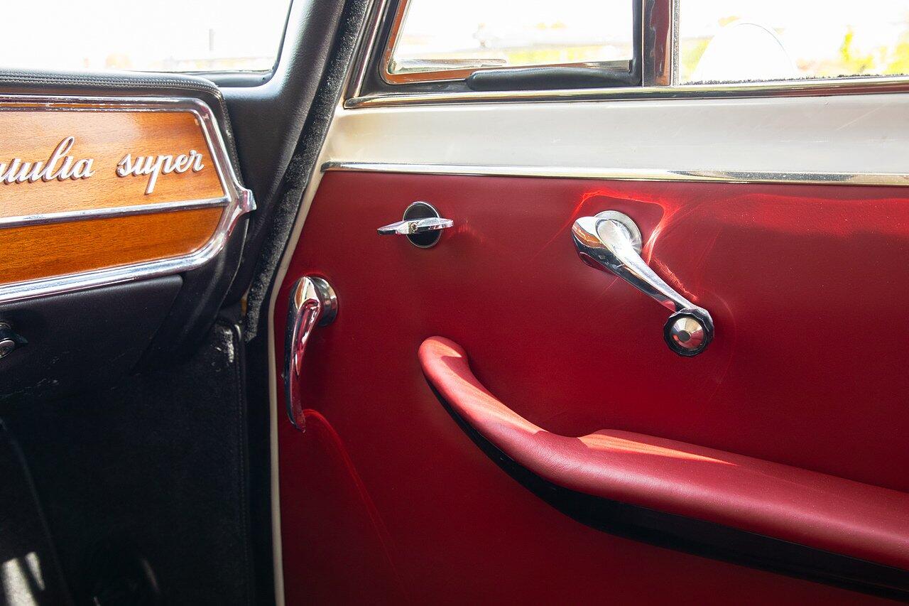 Alfa Romeo Giulia view 42