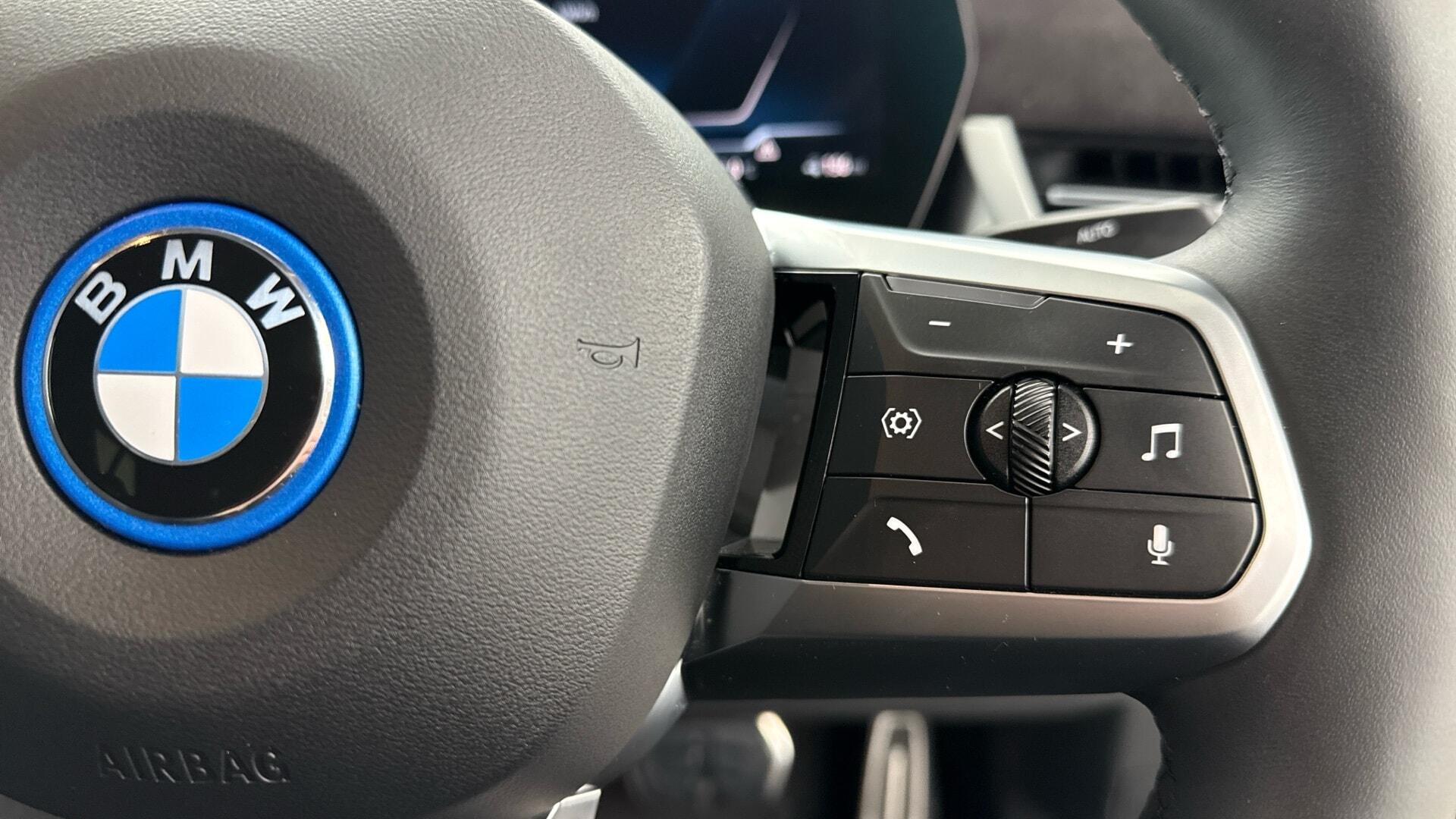 BMW Ix2 view 19
