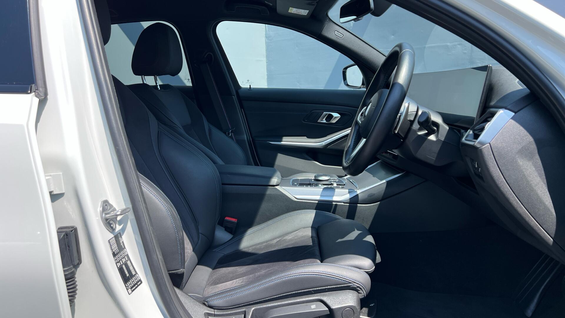 BMW 3 Series view 11