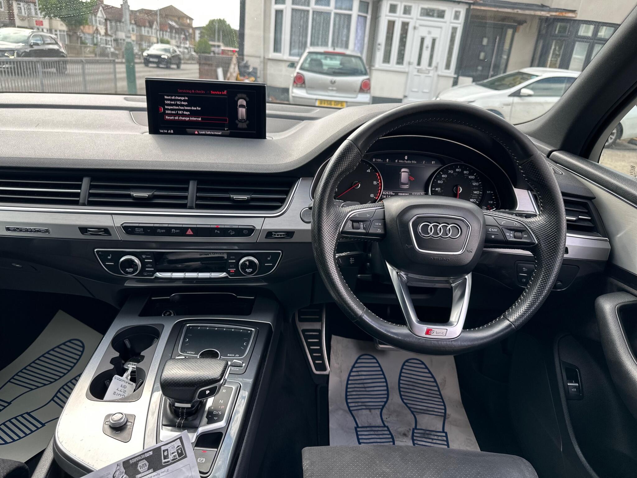 Audi Q7 view 11