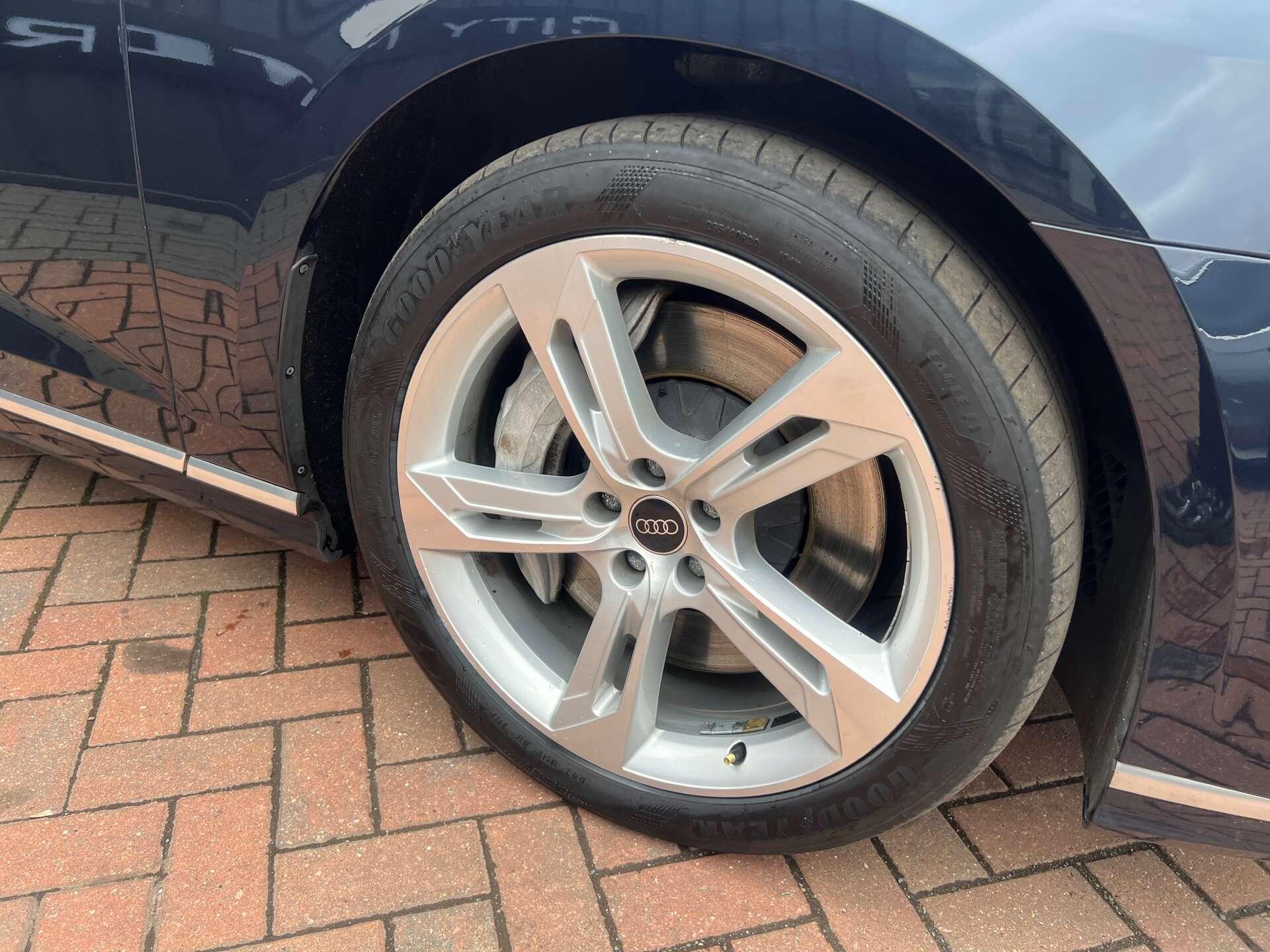 Audi A8 view 61