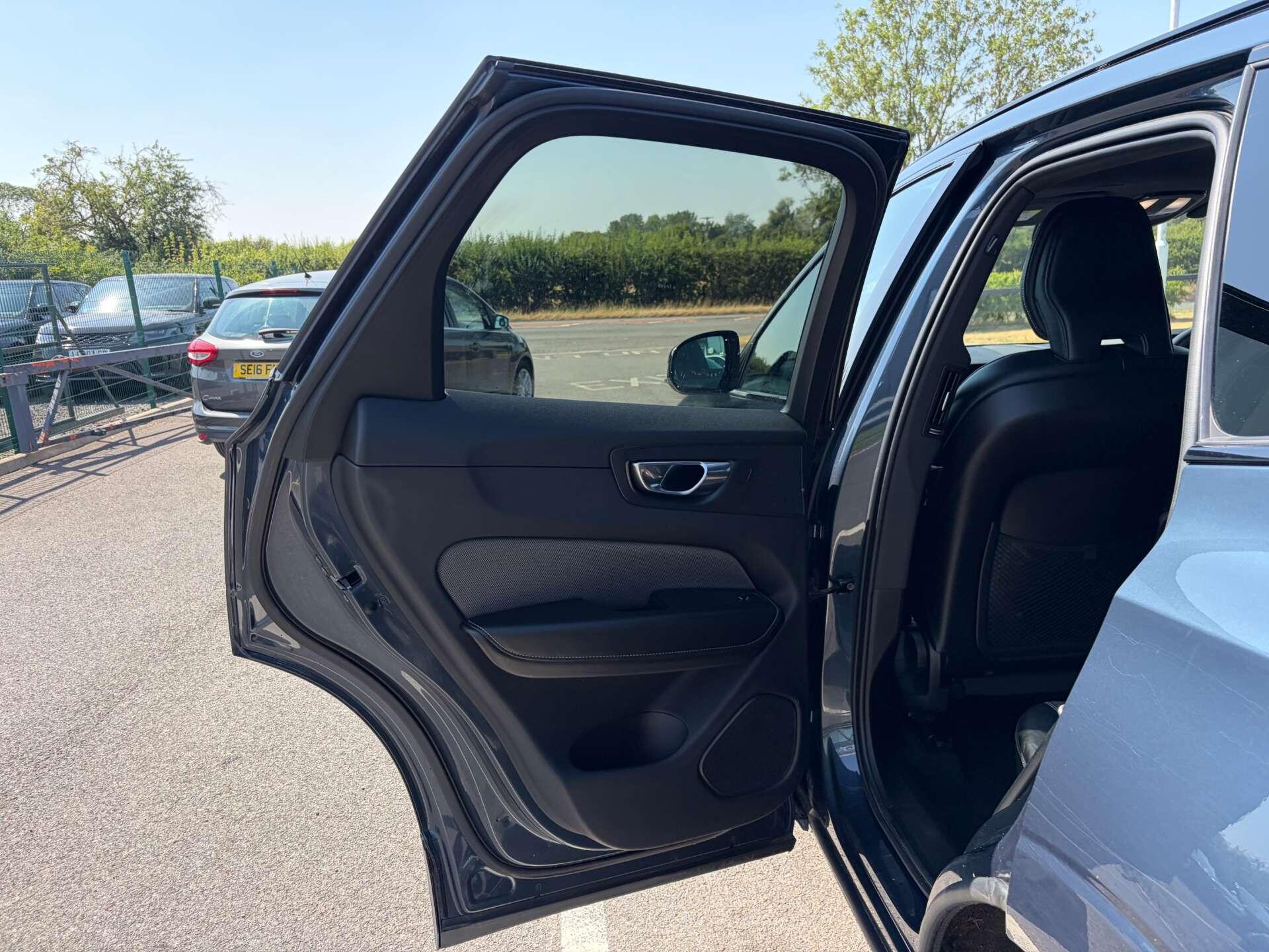 Volvo XC60 view 19