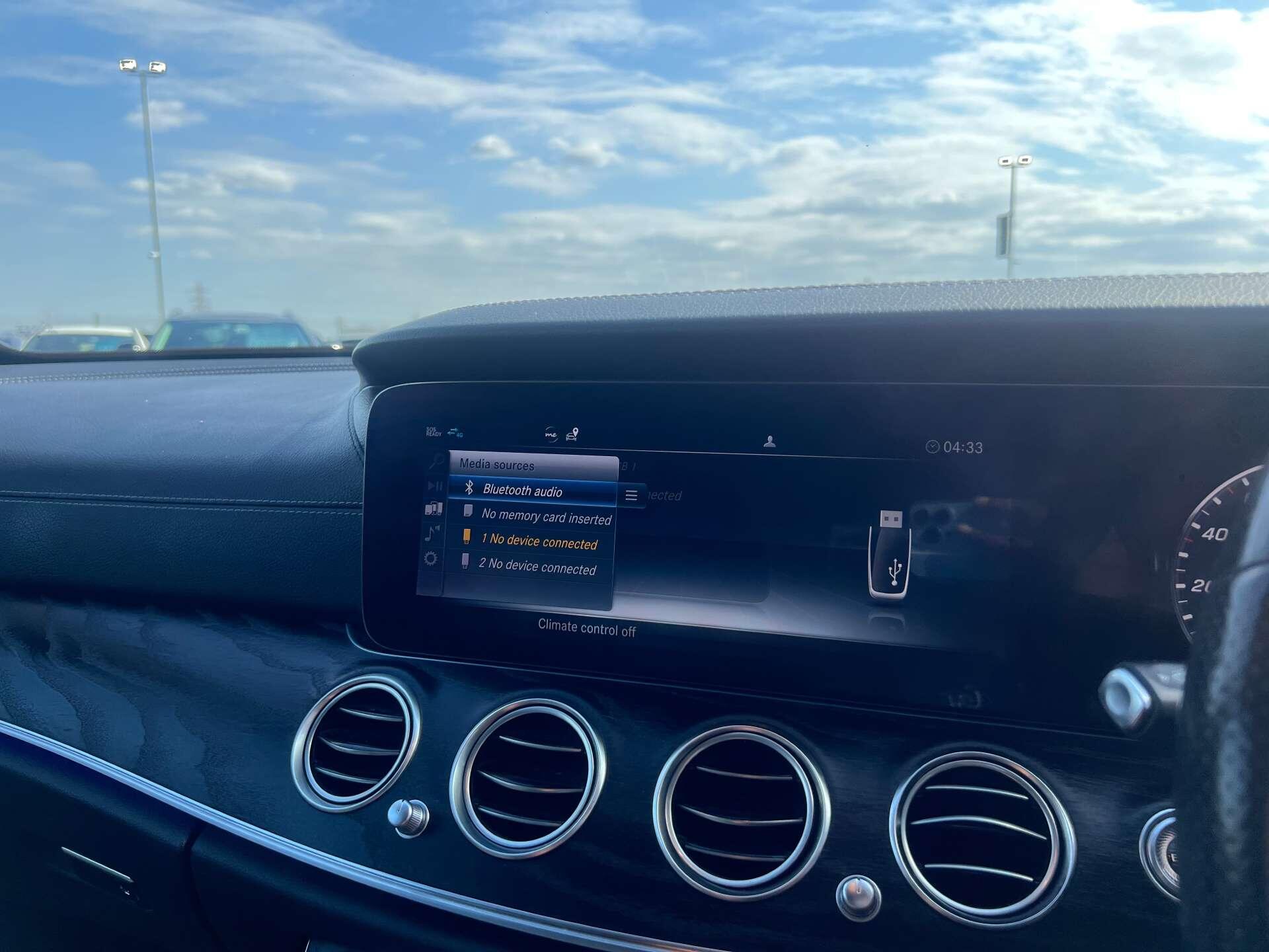 Mercedes-Benz E-Class view 35